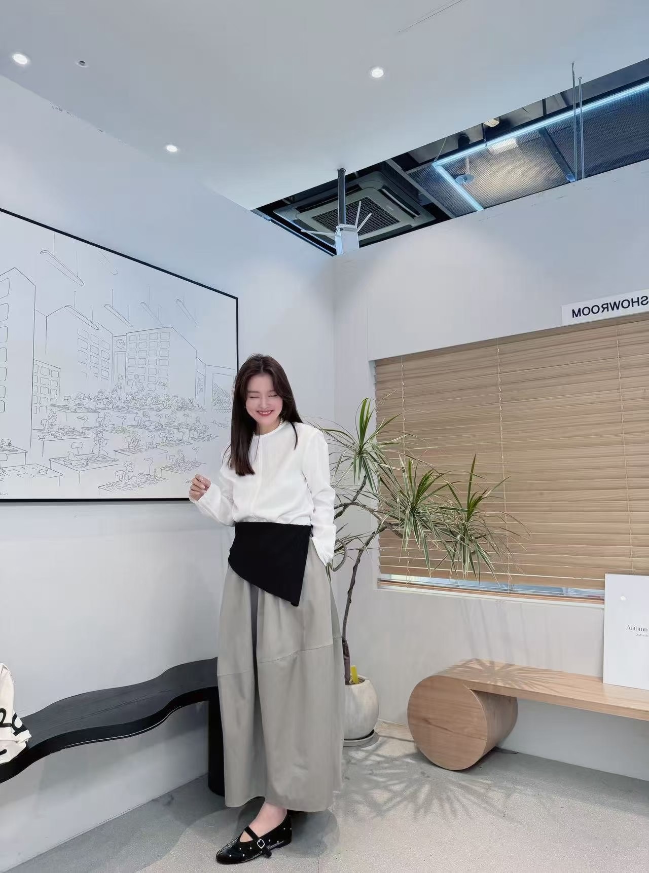 DA23 / TENCEL ROUND NECKLINE BLOUSE