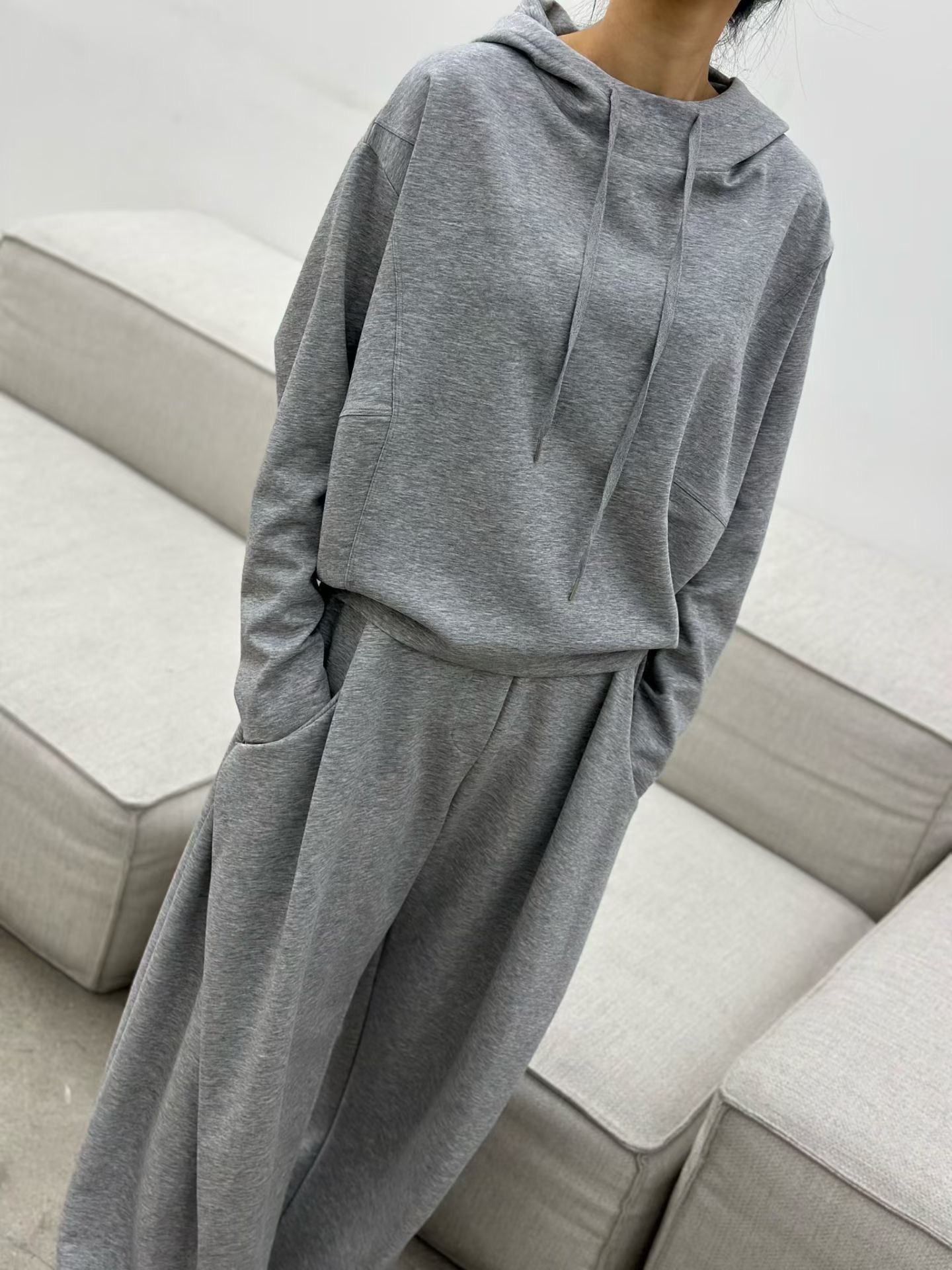 LE07 / IRREGULAR HEM HOODED PULLOVER