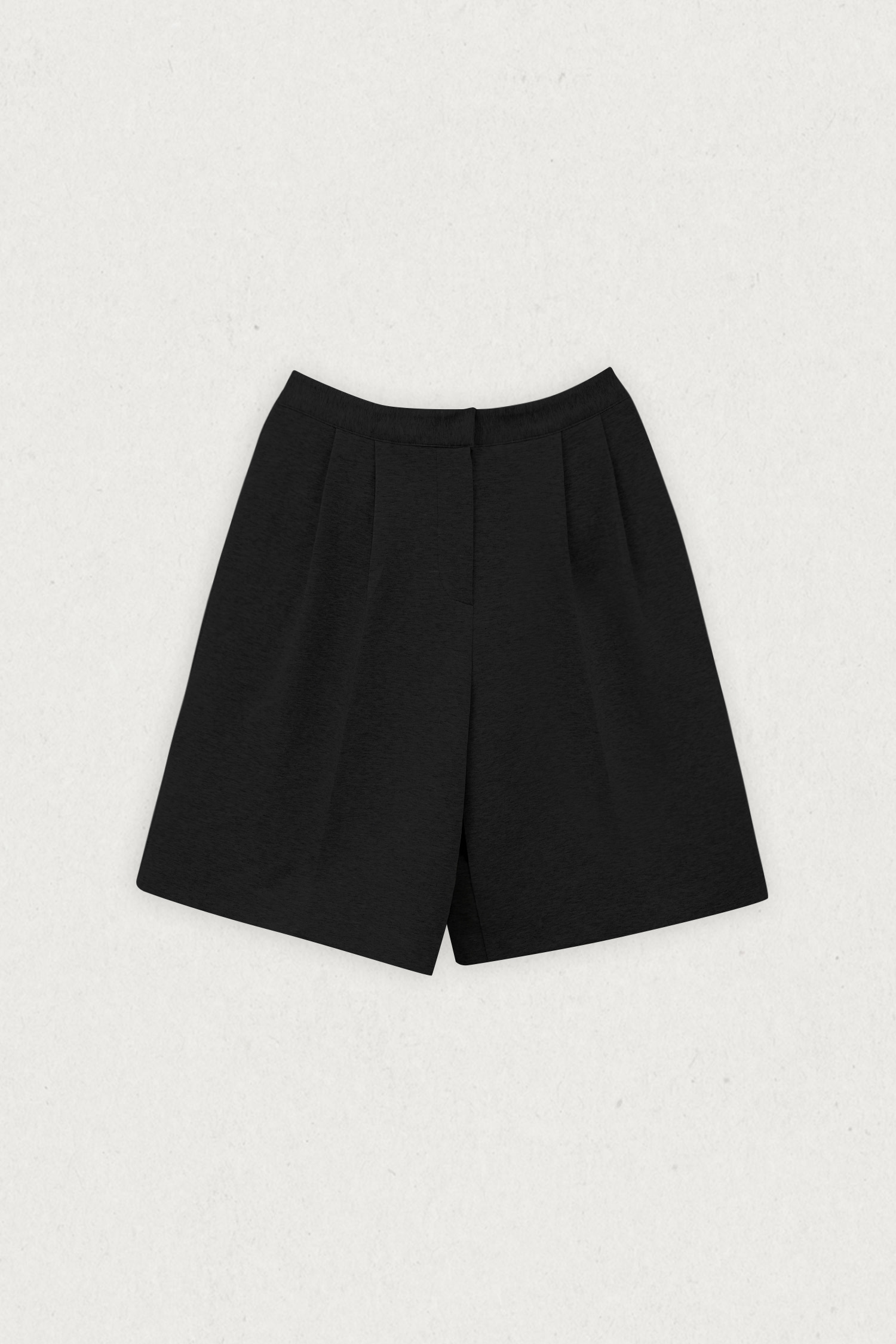 WW21 / TUCK WIDE CUSHION SHORTS