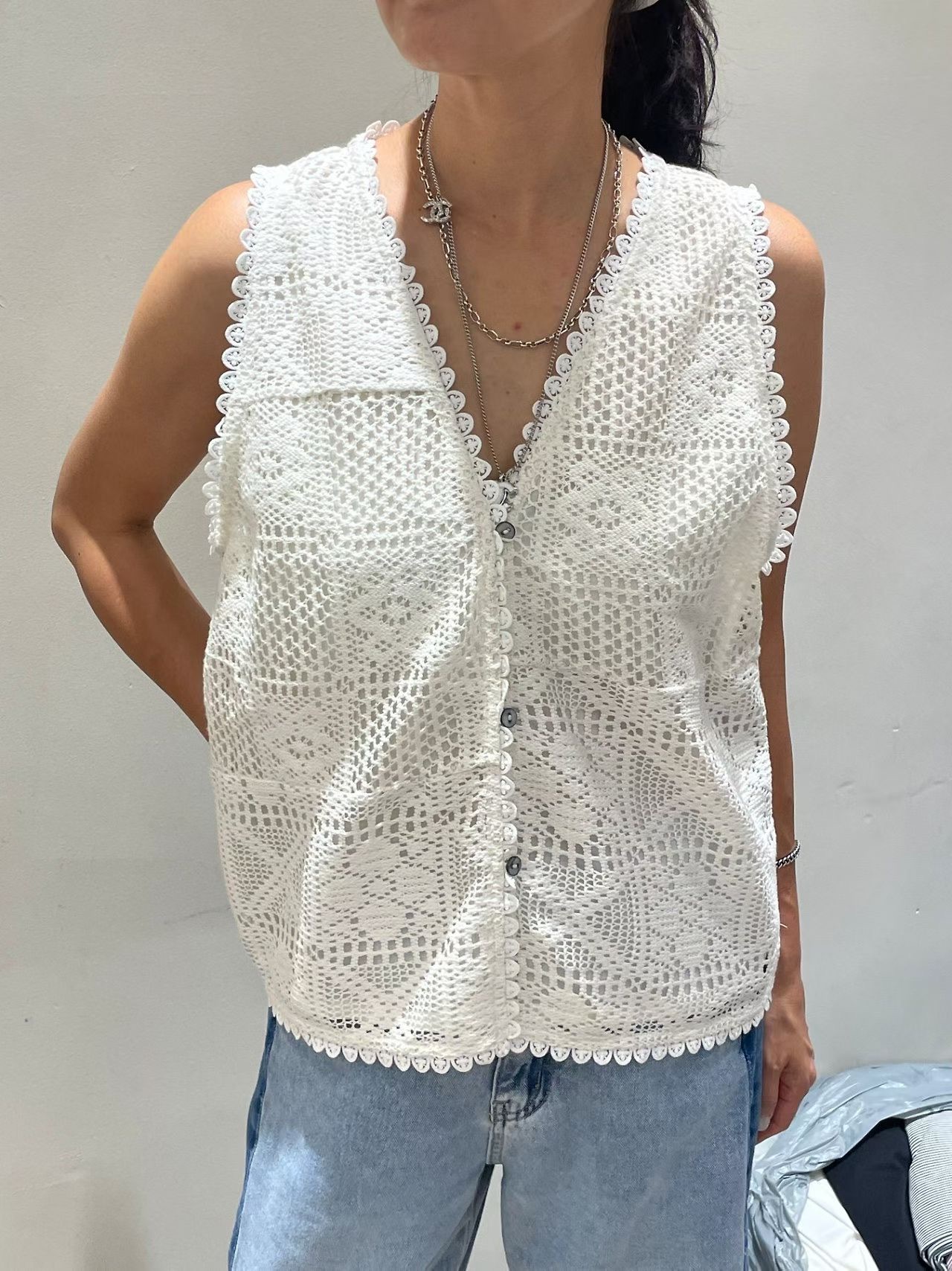 PG13 / BRODERIE BUTTON VEST