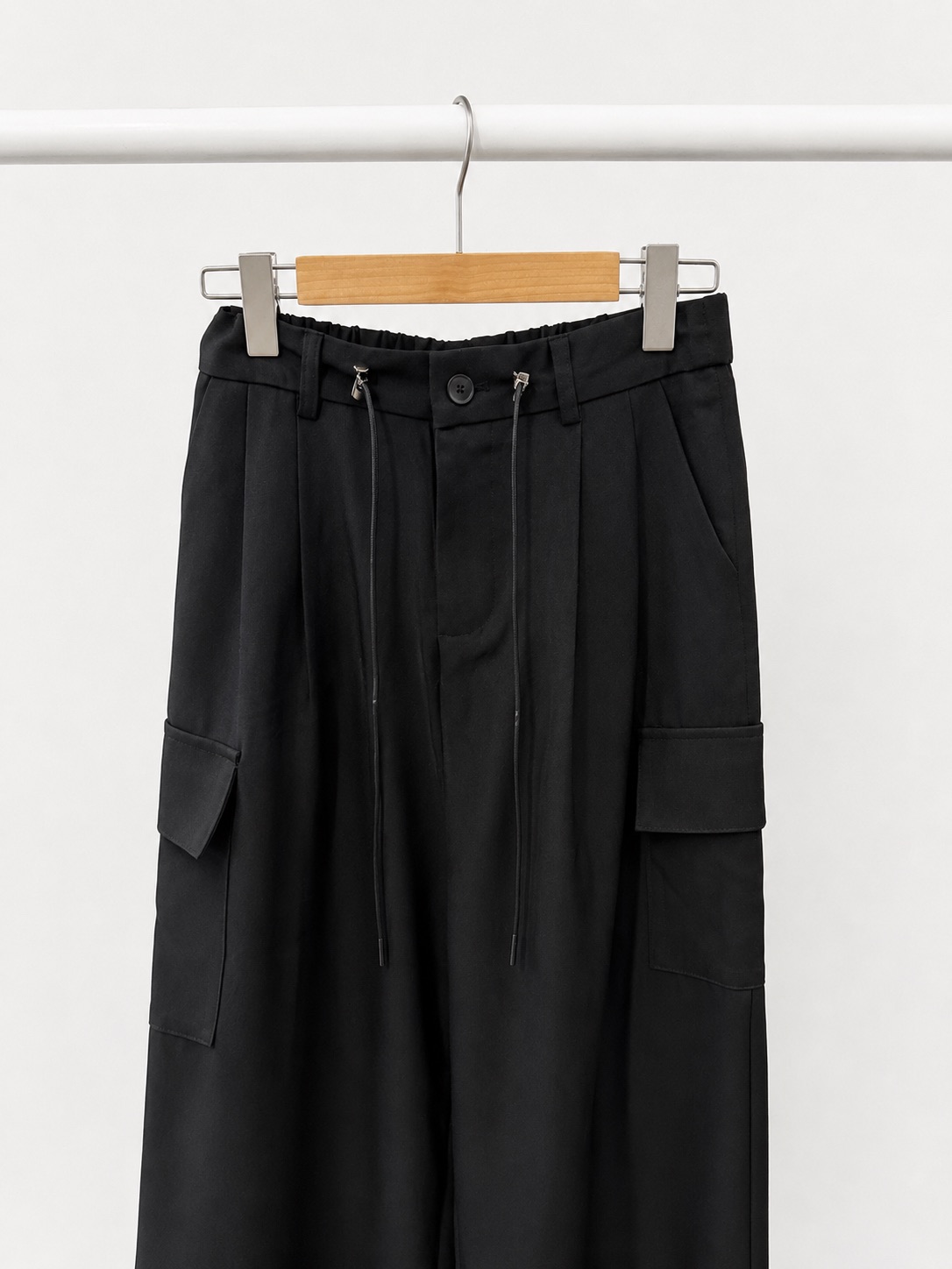 480826 / TOGGLE WAIST CARGO STRAIGHT LEG TROUSERS