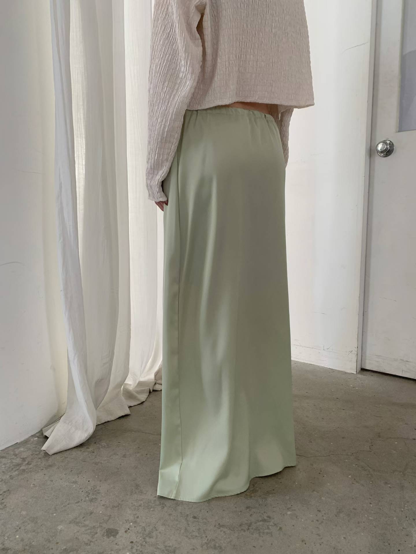 FAYE OPEN SPLIT SILKY SKIRT