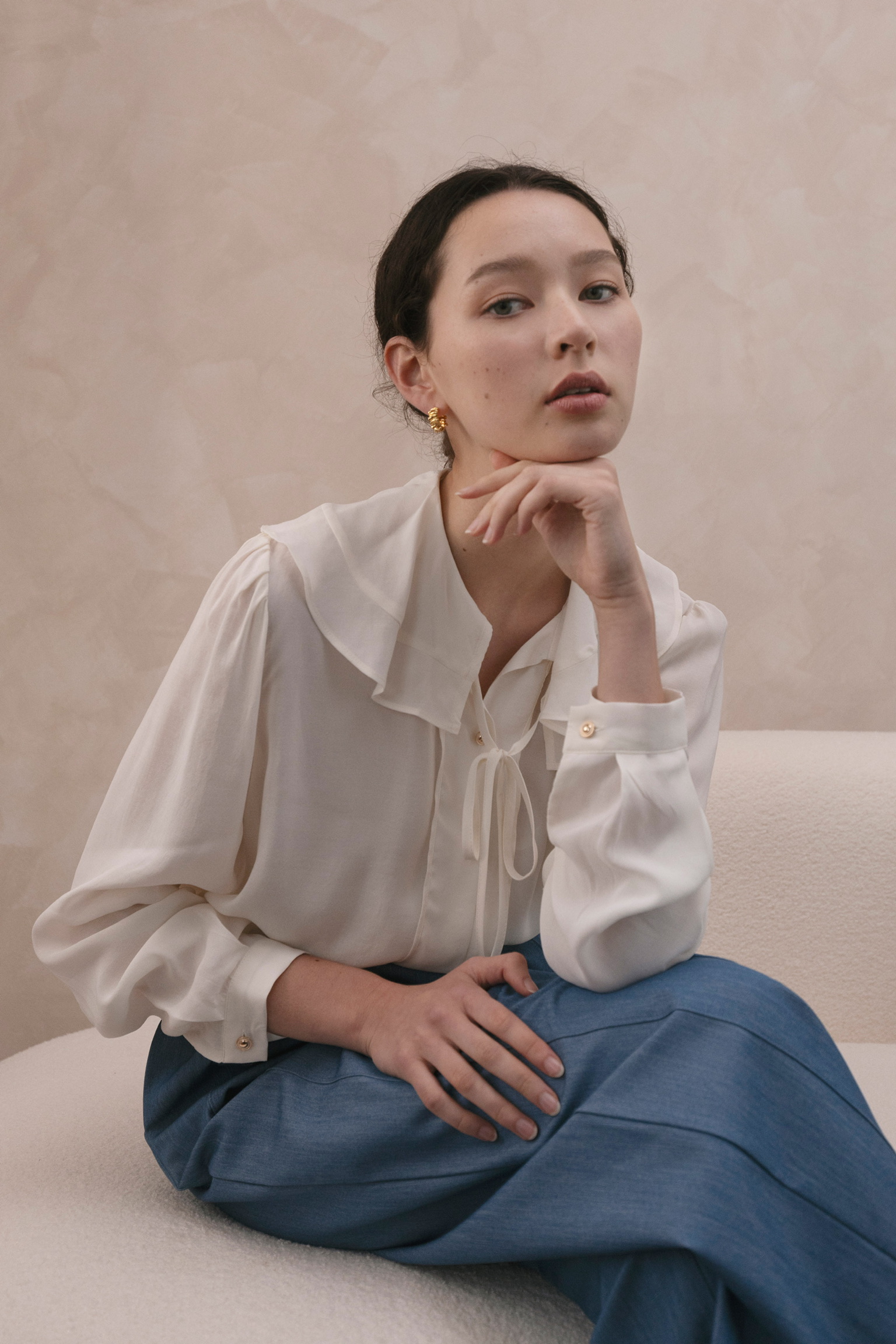 AL10/ RUFFLE COLLAR ROMANTIC BLOUSE