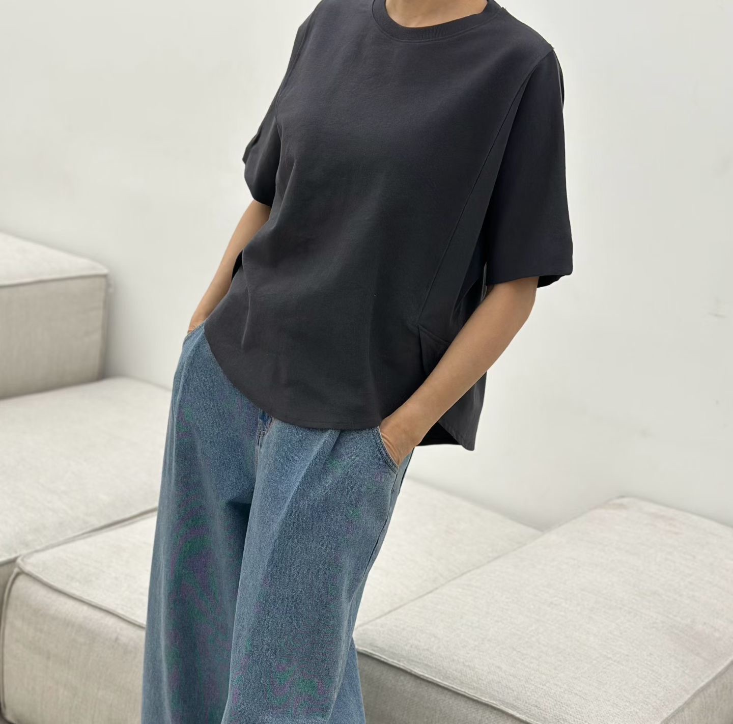 LE17 / OVERLAP CURVED HEM TEE