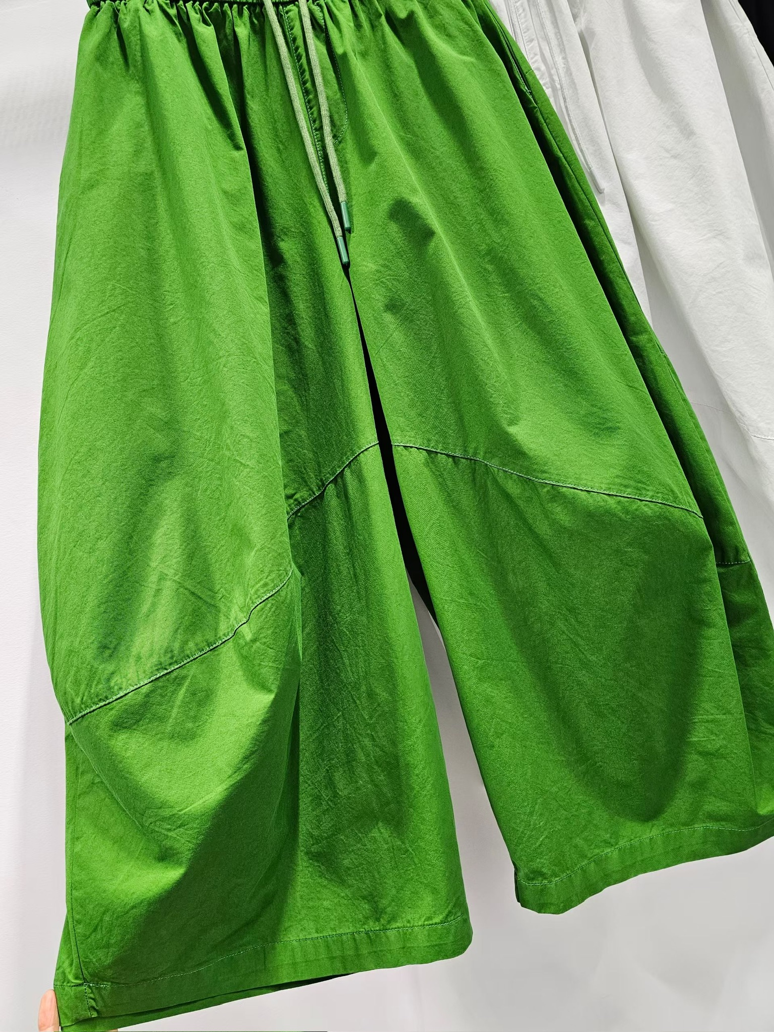 YY21 / BANDED WAIST BALLOON FLARE TROUSERS