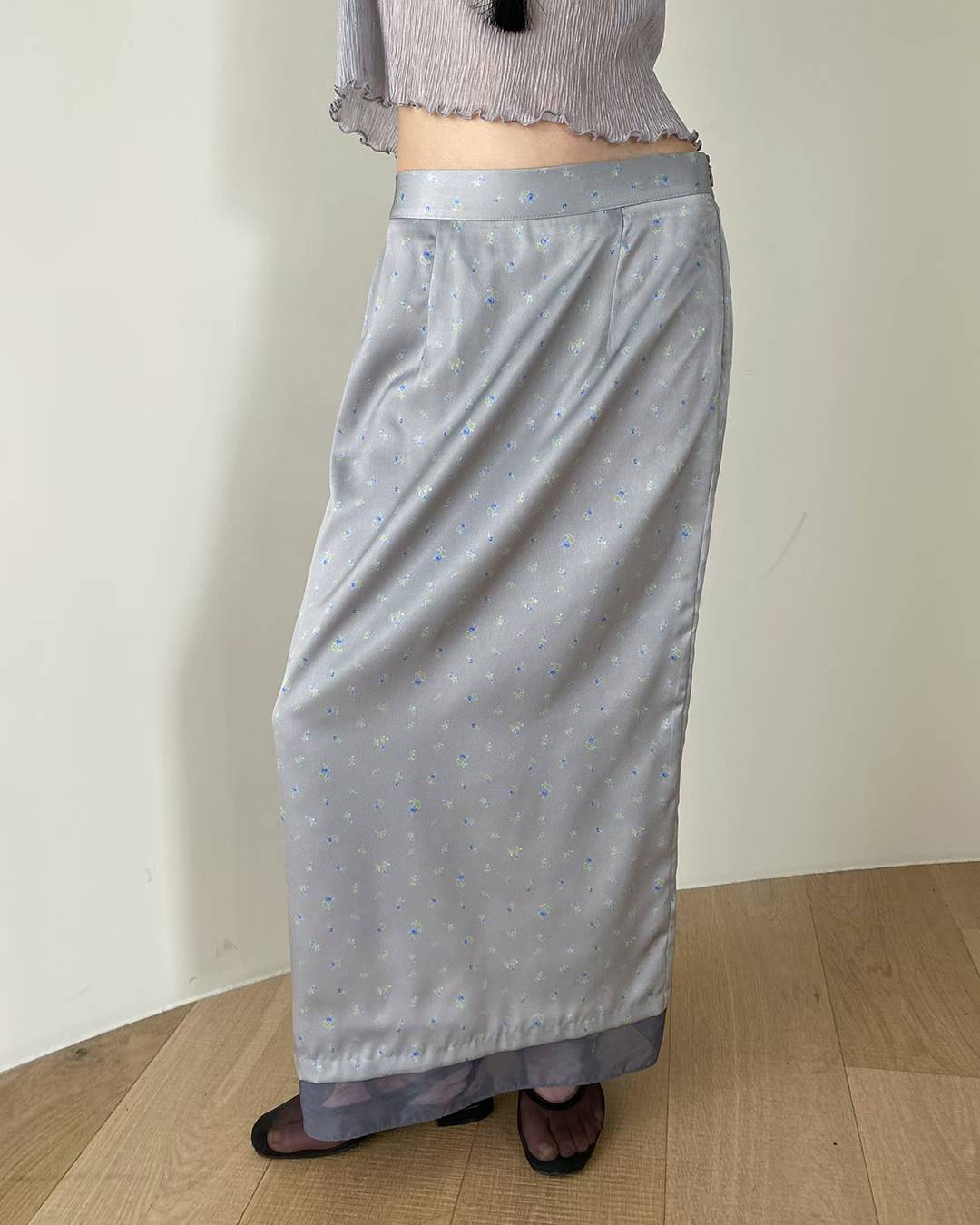 ESSENCE BACK BANDING SATIN FLORAL SKIRT