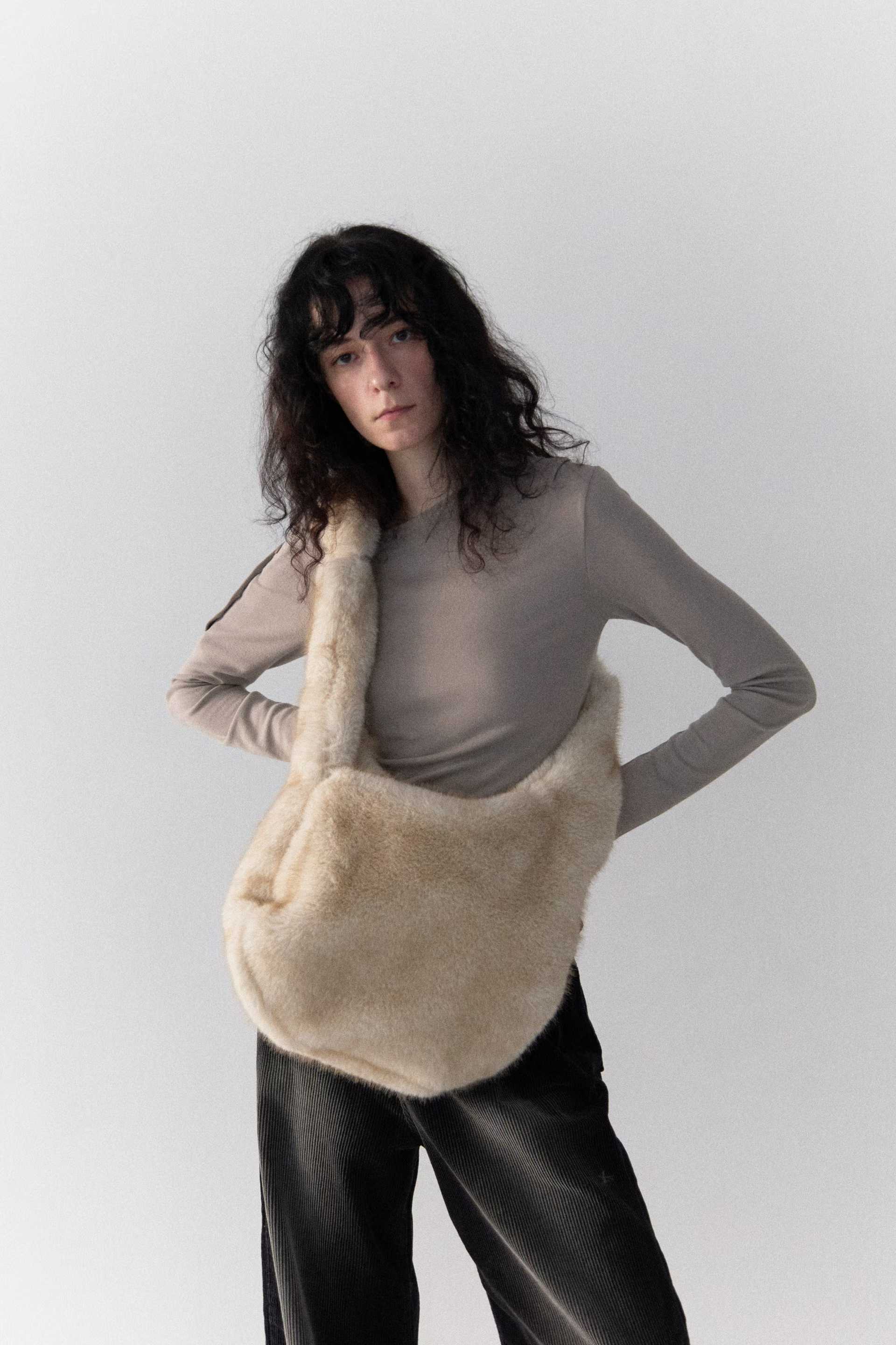 DUA FLUFFY CROSSBODY BAG