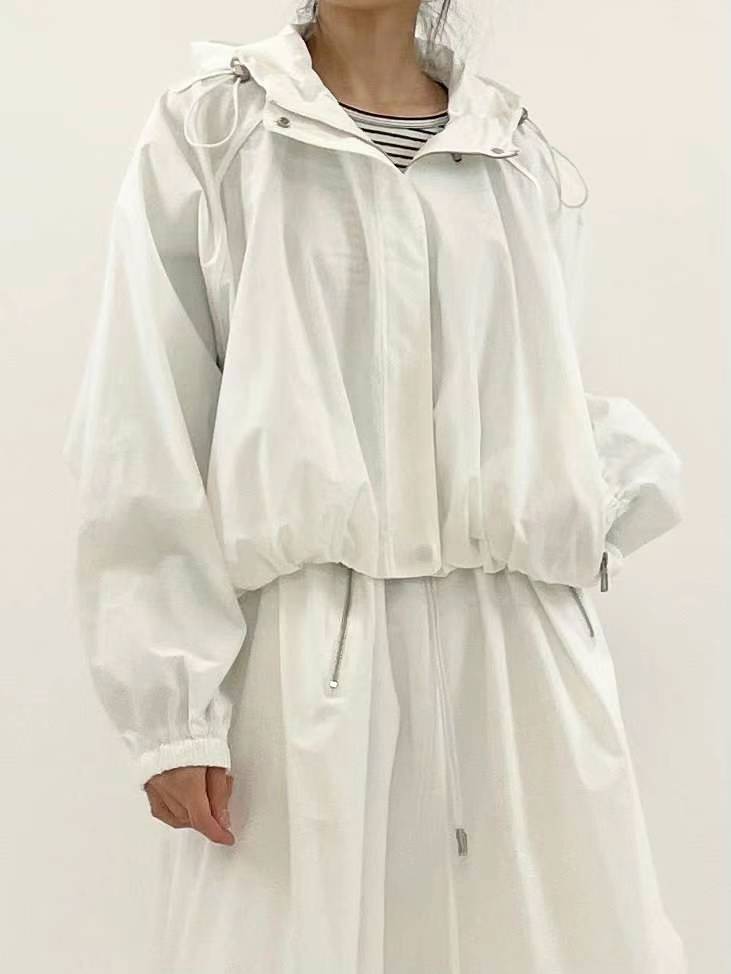 COLTER GATHERED HEM HOODED WINDBREAKER