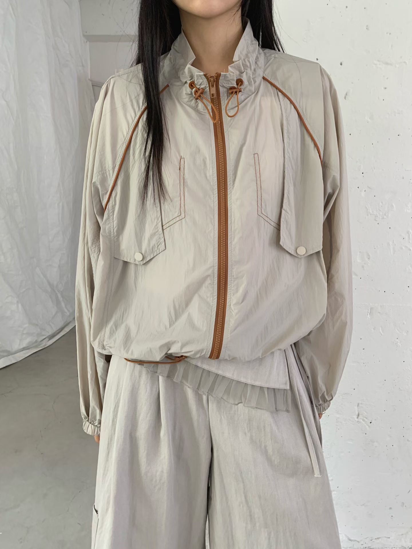 1150826 / CONTRAST ZIPPER LIGHT JACKET