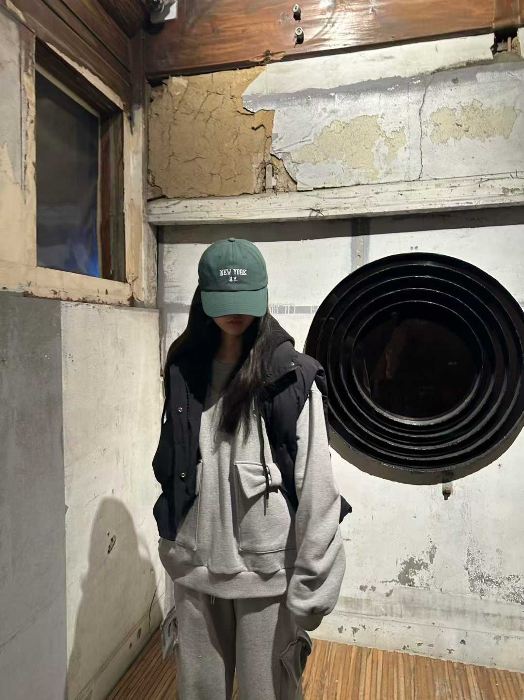 DAISY BOW POCKET SWEATSHIRT