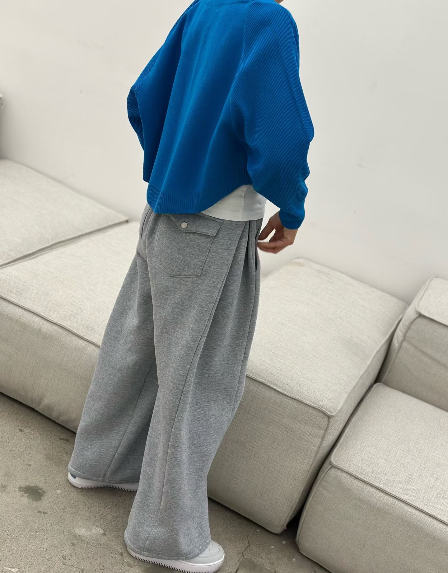 LE15 / V-NECKLINE RIBBED KNIT CARDIGAN