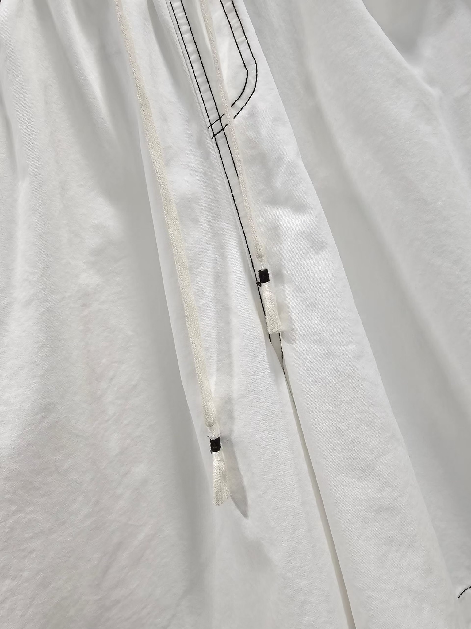 YY20 / CONTRAST STITCH POCKET BERMS