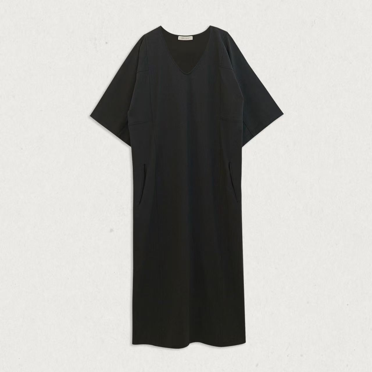 WW32 / V NECKLINE 3/4 SLEEVES DRESS