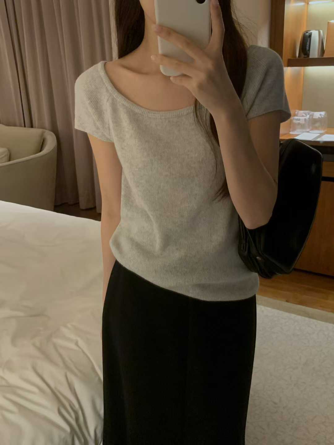 ELIAN SCOOP NECK CAP SLEEVES RIBBED TOP