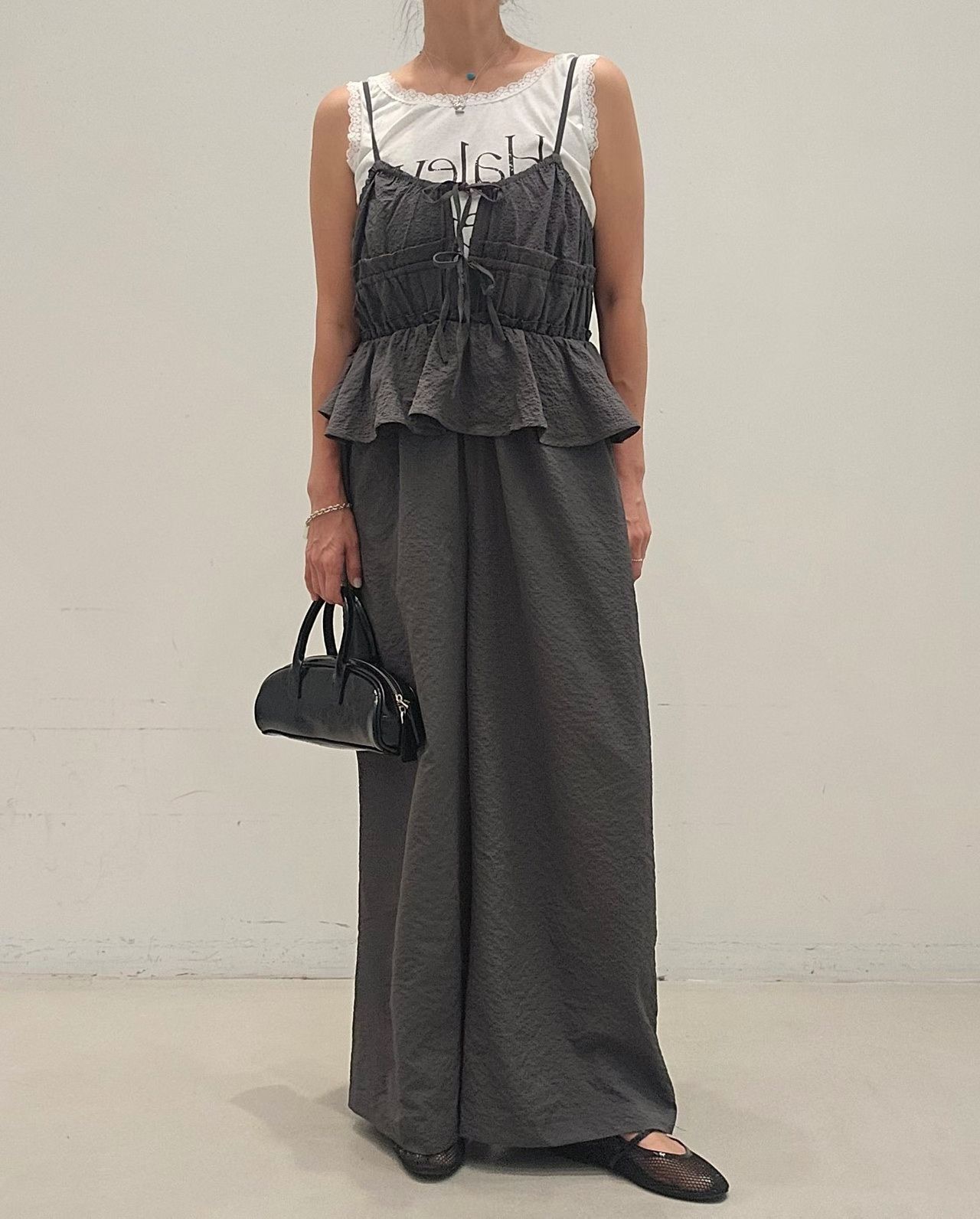 PG12 / SLEEVELESS RUFFLES PANTSUIT