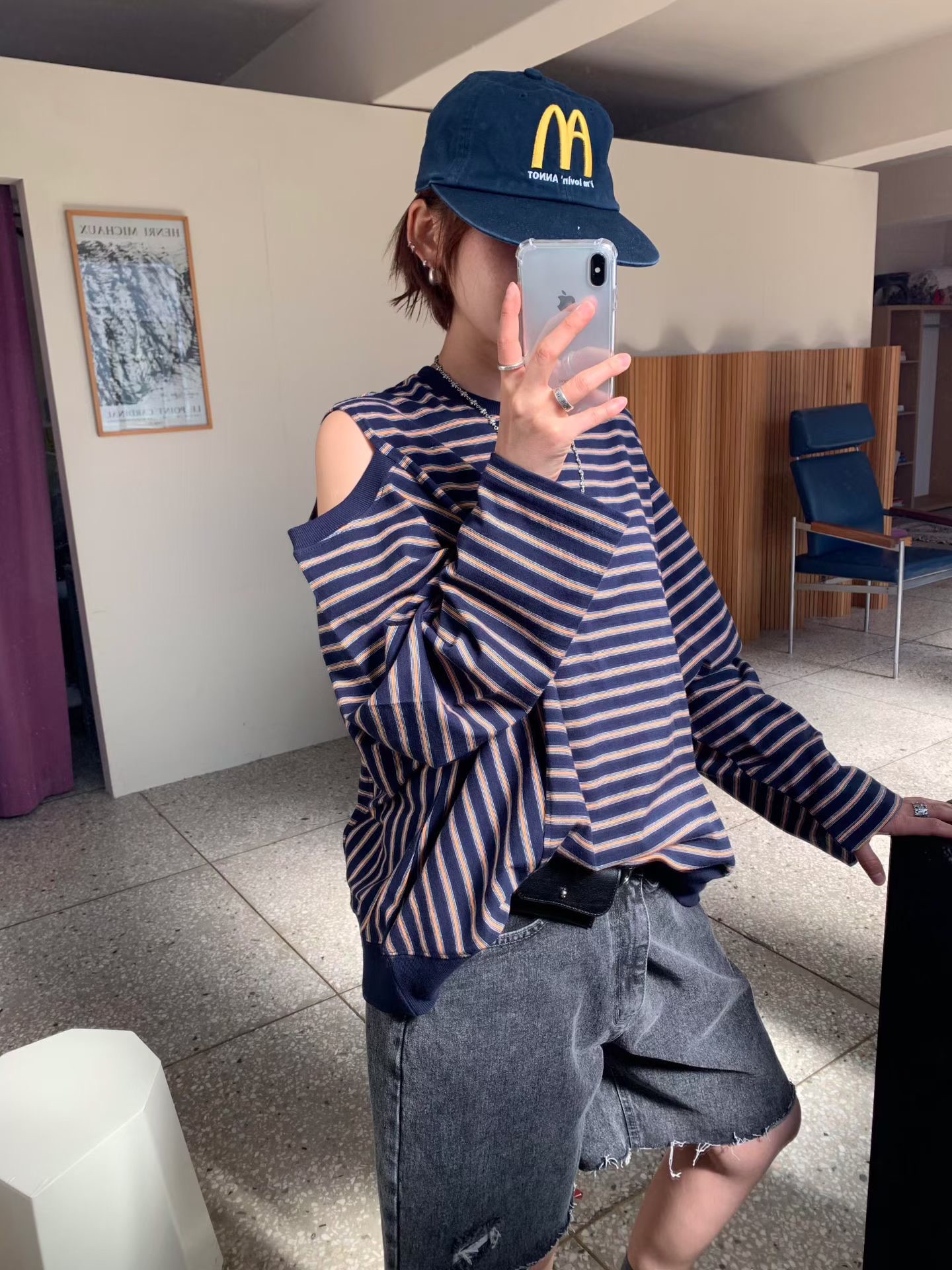 KL15 / COLD SHOULDER STRIPE TOP