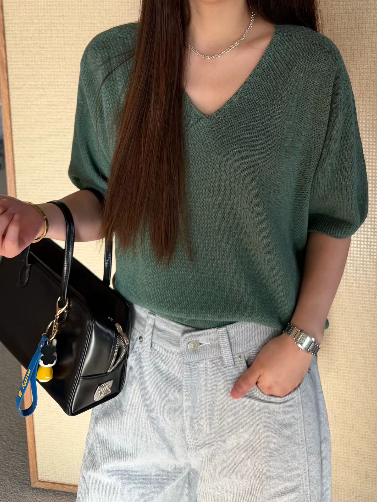 MU25 / V-NECKLINE BOXY KNIT TOP