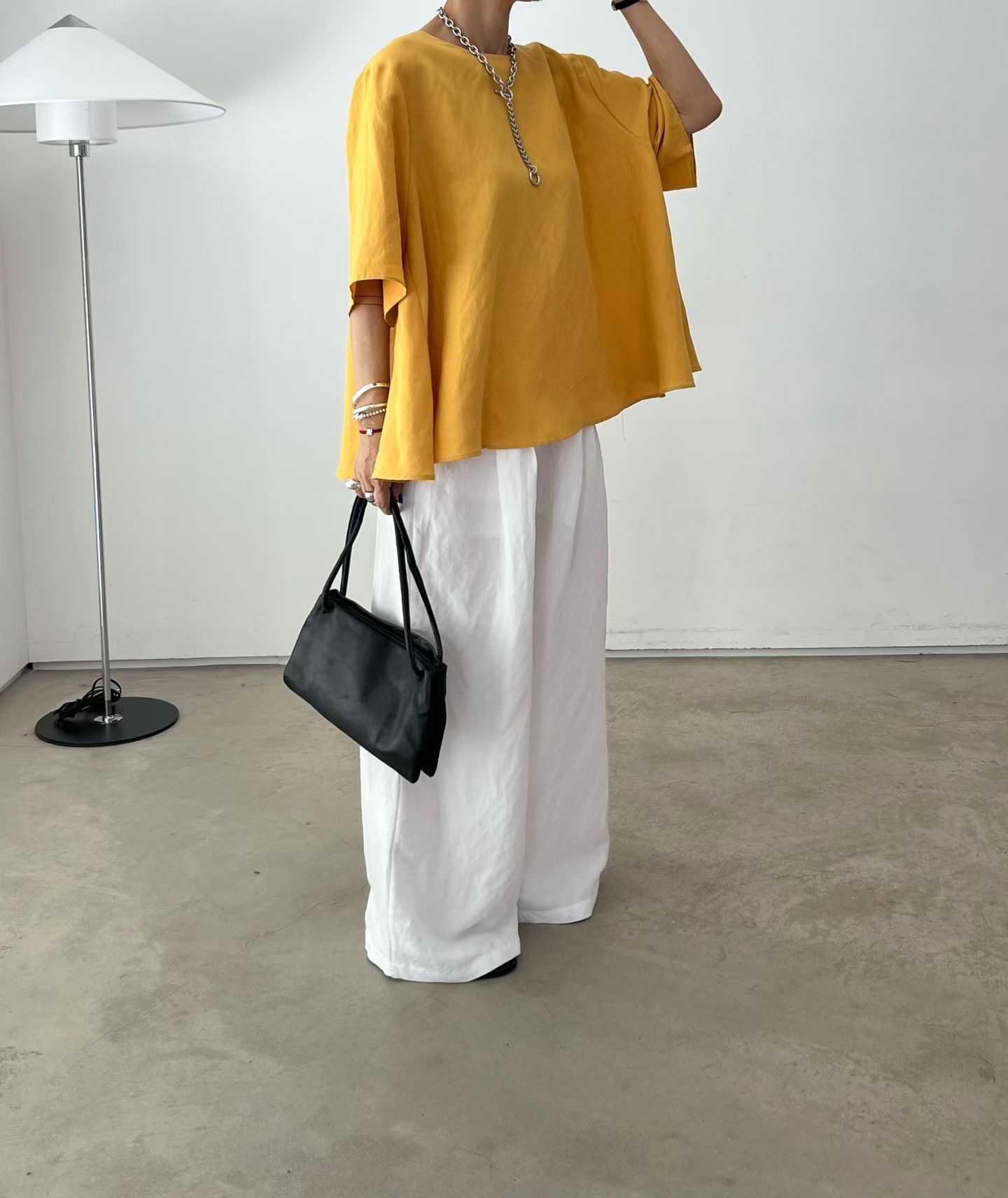 VN29 / ROUND NECKLINE A-LINE TOP