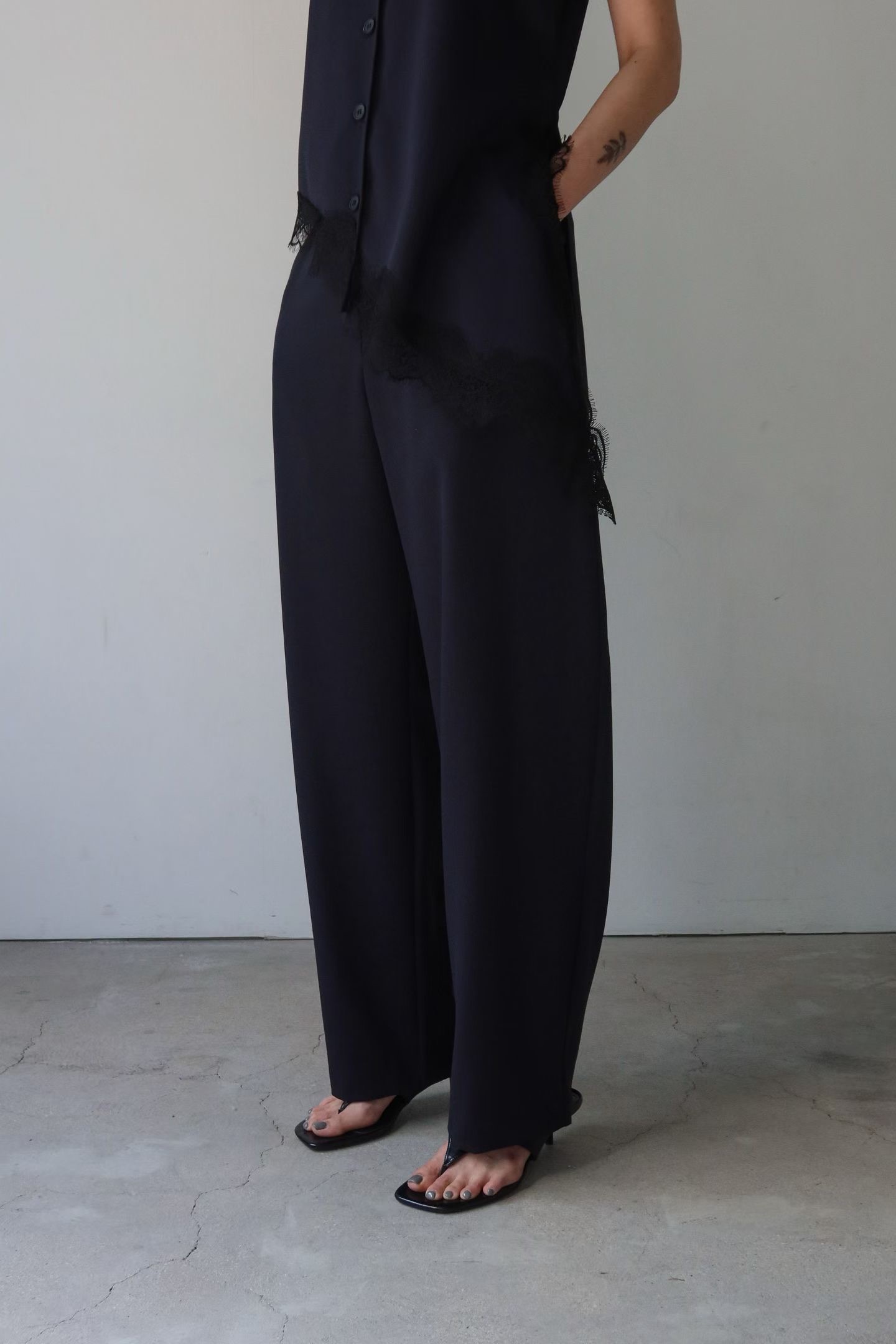 BY02 / POCKET TAPERED DOWN TROUSERS