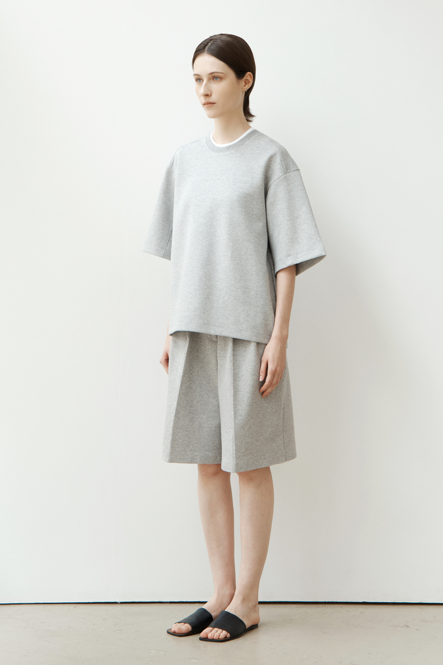 WW21 / TUCK WIDE CUSHION SHORTS