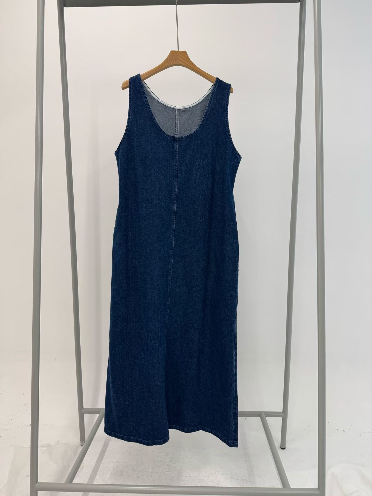 PG27 / SLEEVELESS POCKET DENIM DRESS