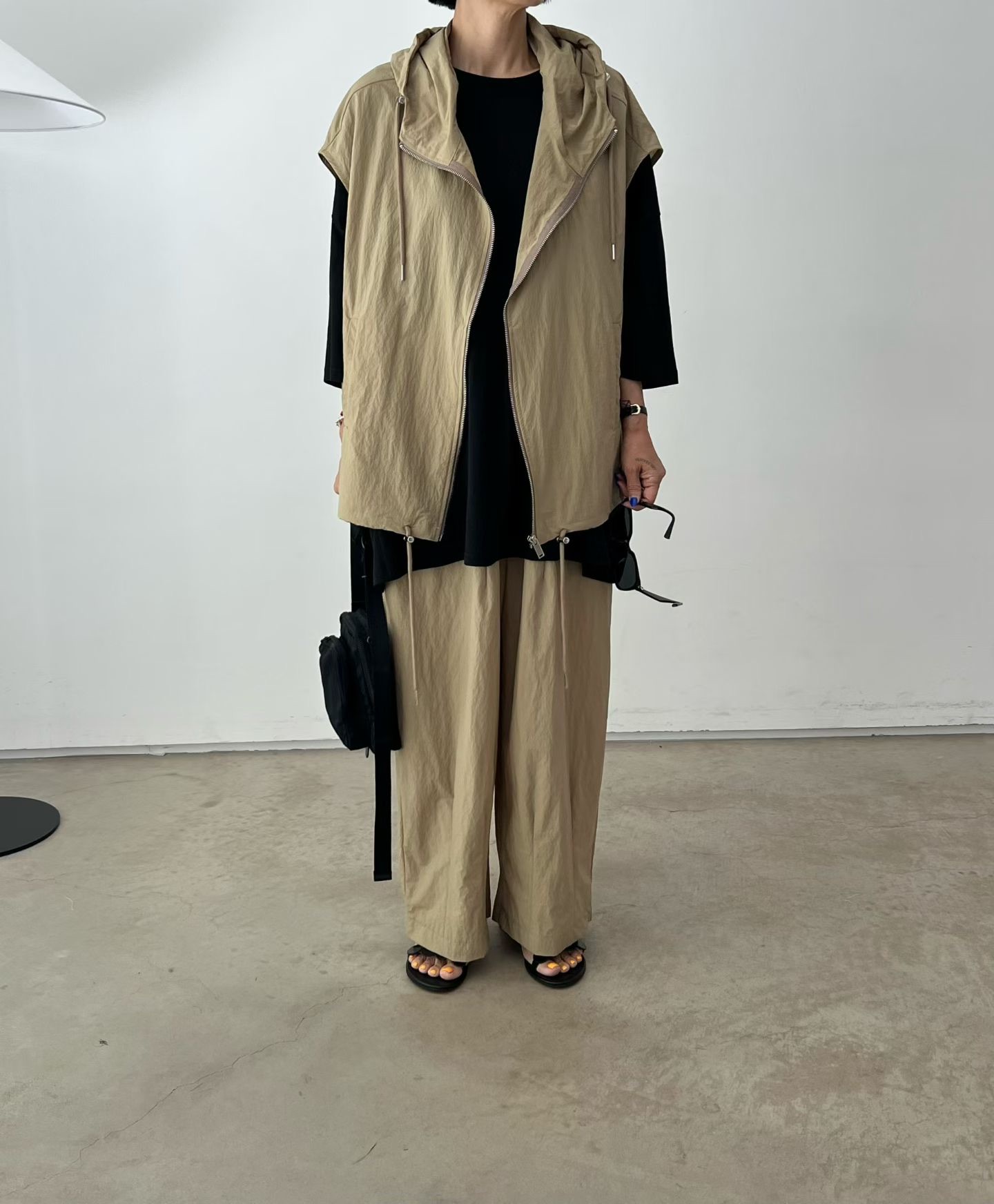 VN19 / TOGGLE HEM LIGHT WEIGHT VEST TOP