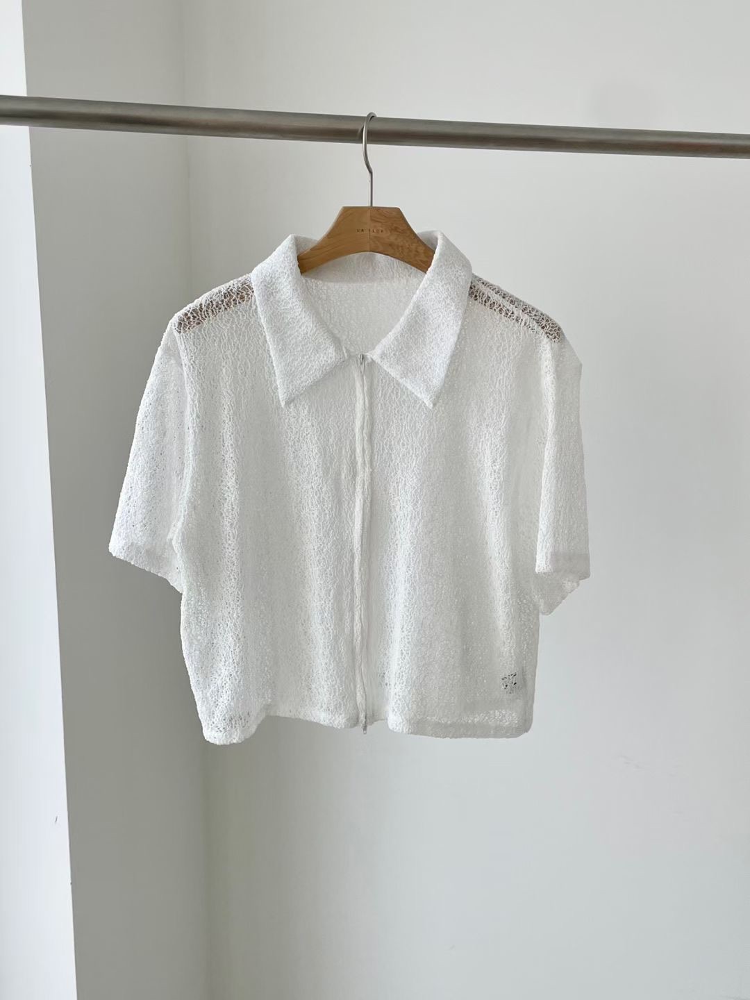 PG22 / TEXTURED ZIP OUTER TOP