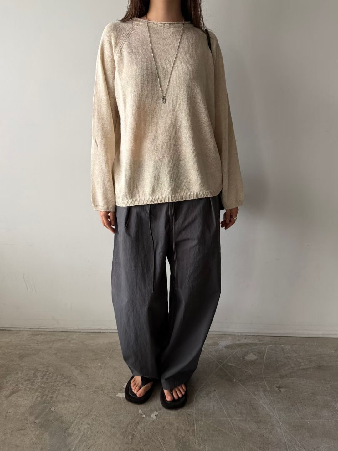 YQ26 / RELAXED-FIT PLEATED WIDE LEG TROUSERS