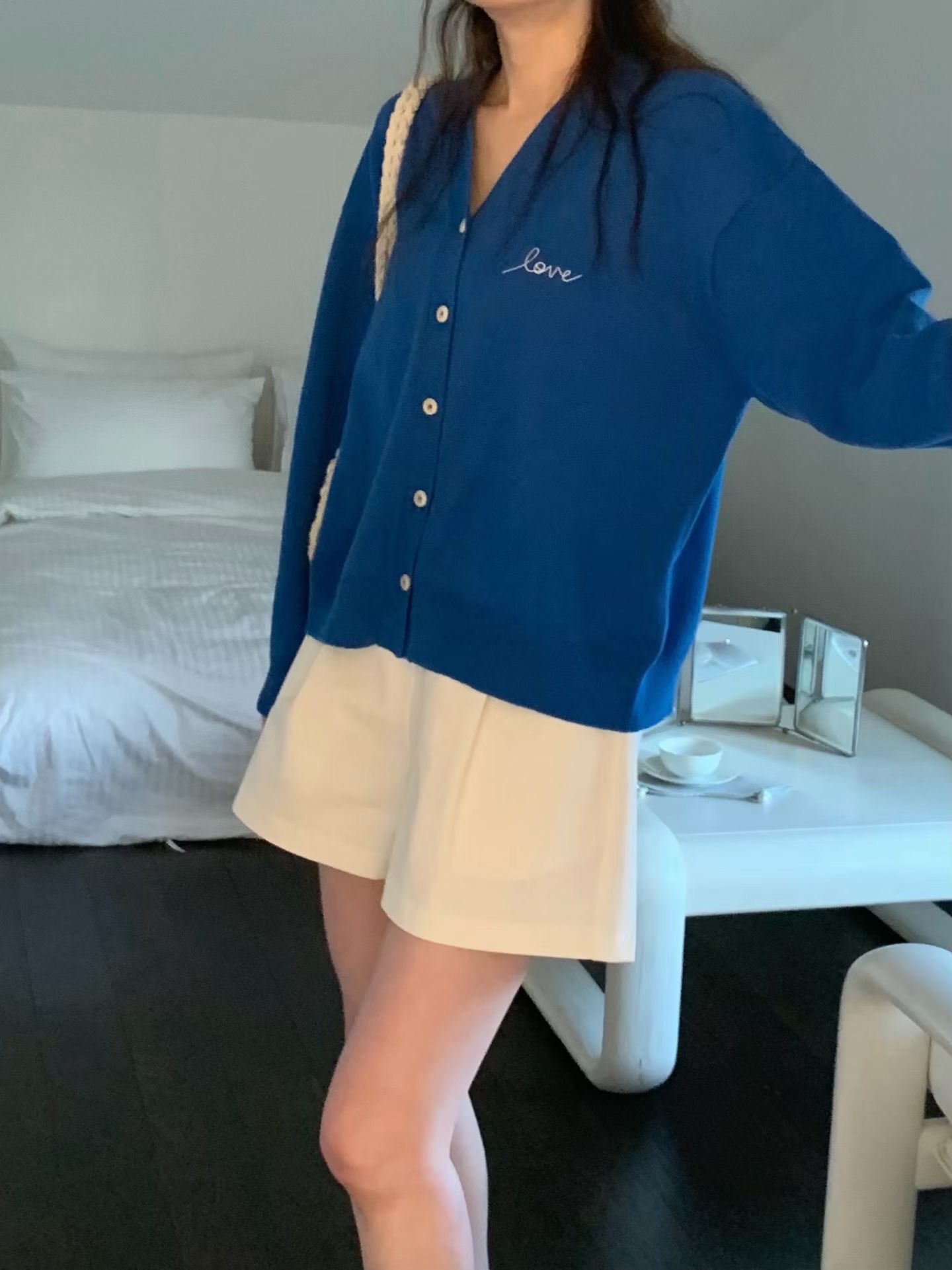 JU03 / "LOVE" EMBROIDERED LOGO CARDIGAN