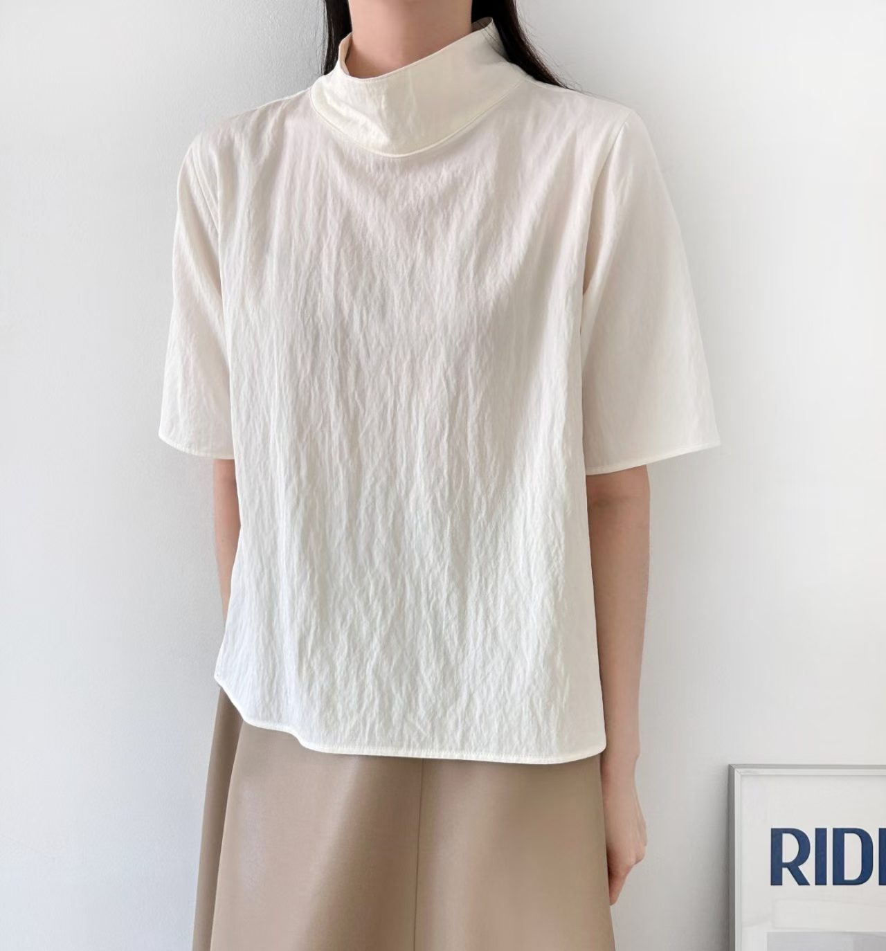 FLETA HIGH COLLAR SHORT SLEEVES TOP