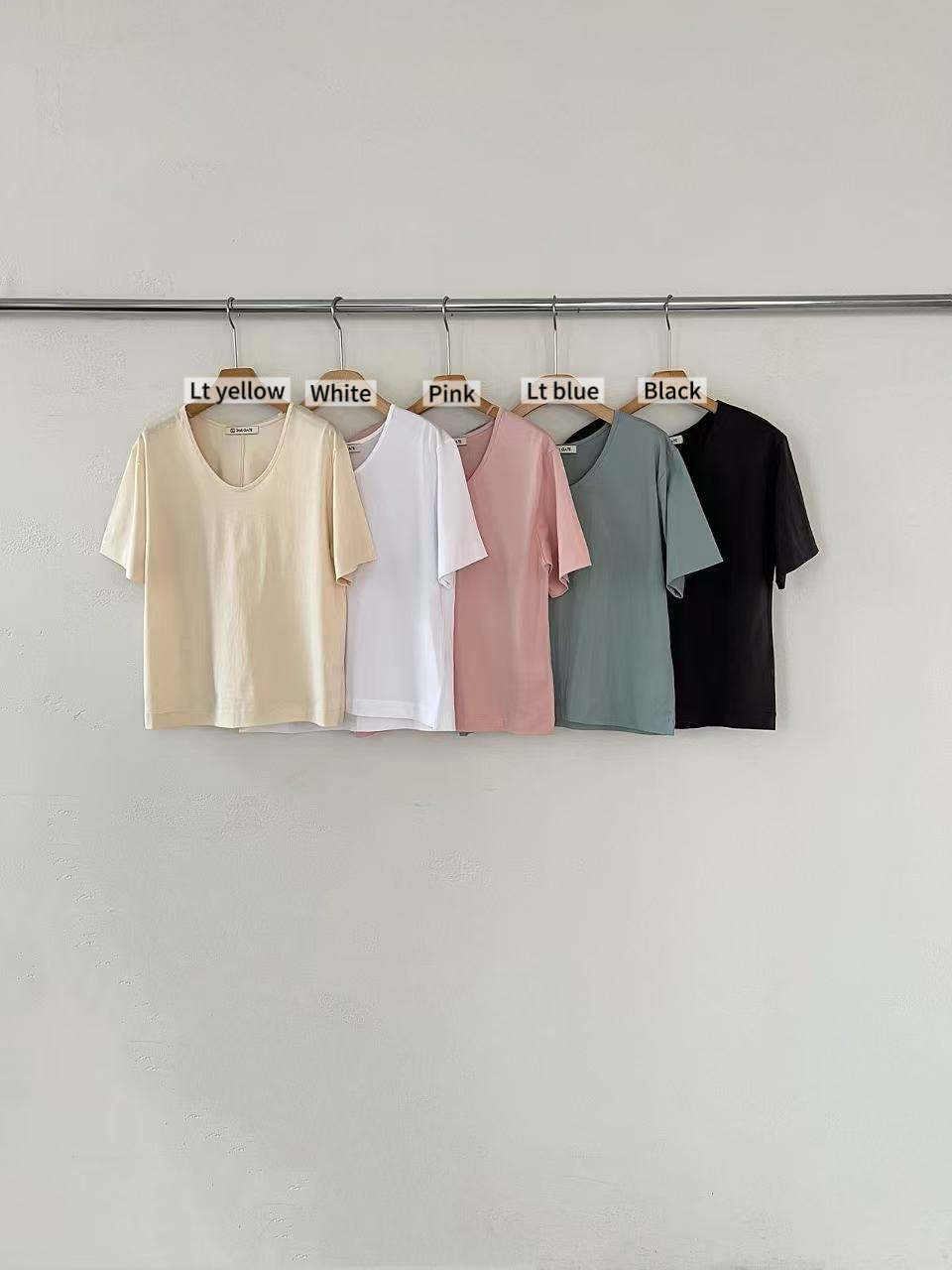 GT13 / Scoop Neckline Cotton Tee