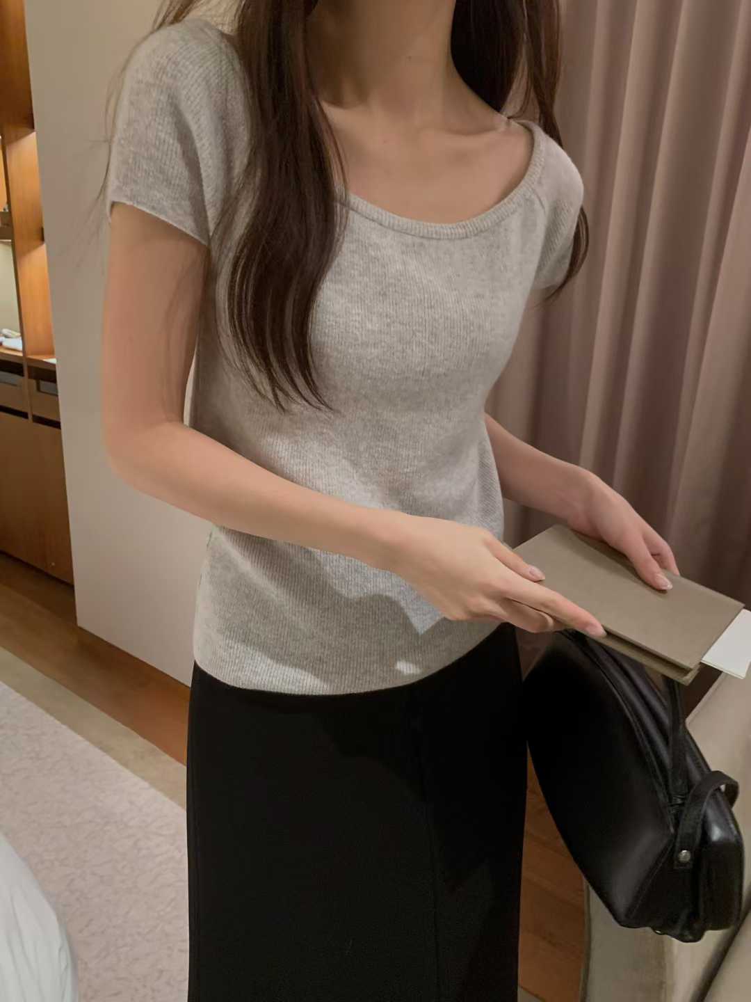 ELIAN SCOOP NECK CAP SLEEVES RIBBED TOP