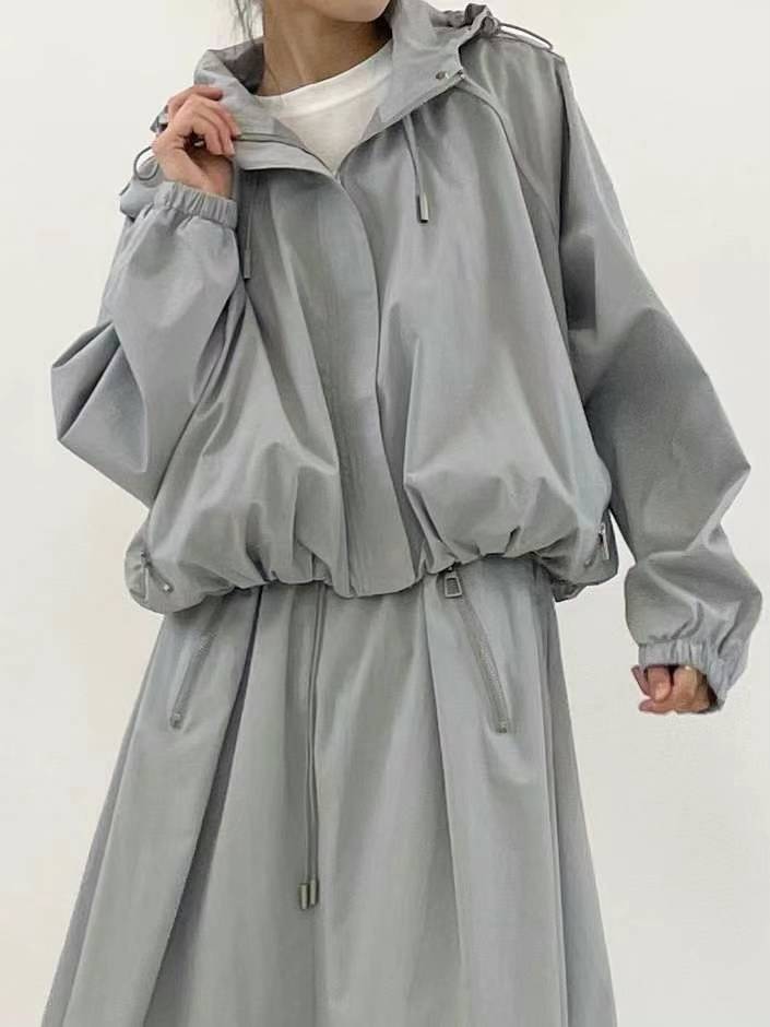 COLTER GATHERED HEM HOODED WINDBREAKER