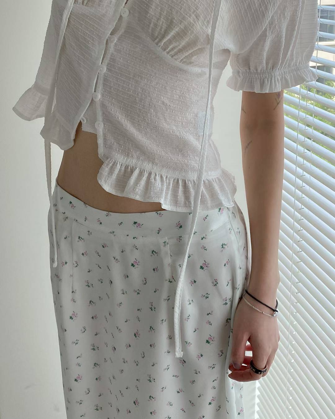 ESSENCE BACK BANDING SATIN FLORAL SKIRT