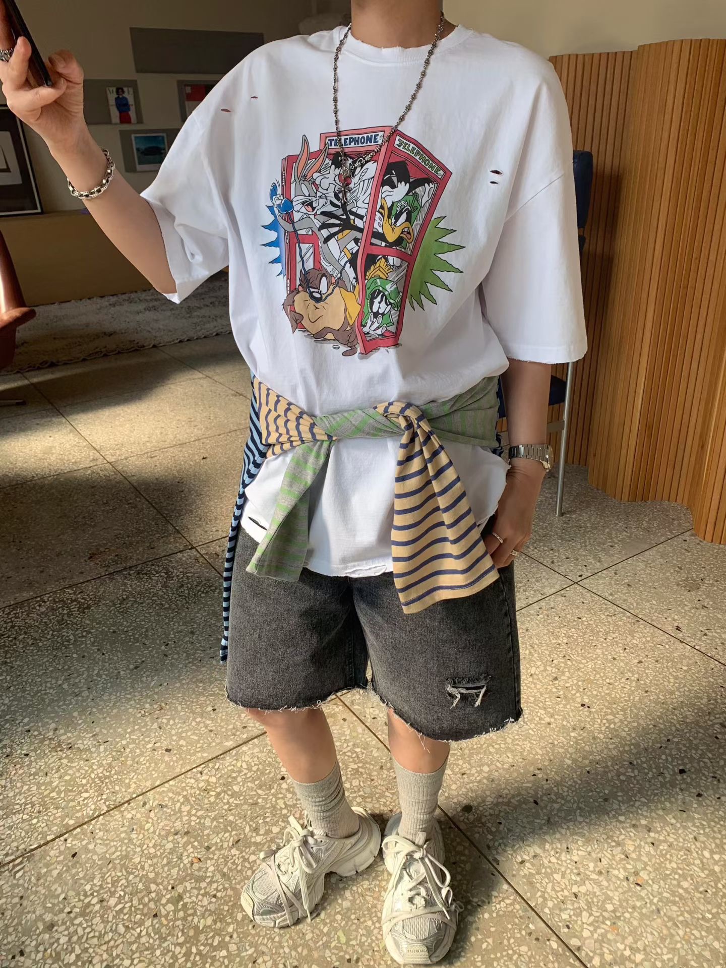 KL06 / BUGS BUNNY & FRIENDS RIPPED TEE