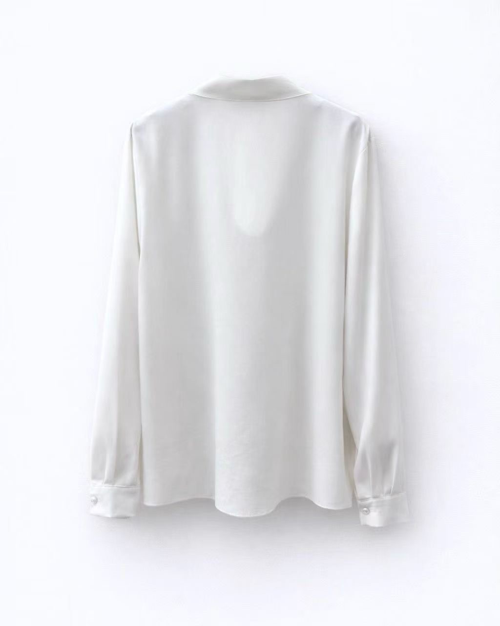 ME07 / Drapey Neckline Long Sleeves Blouse