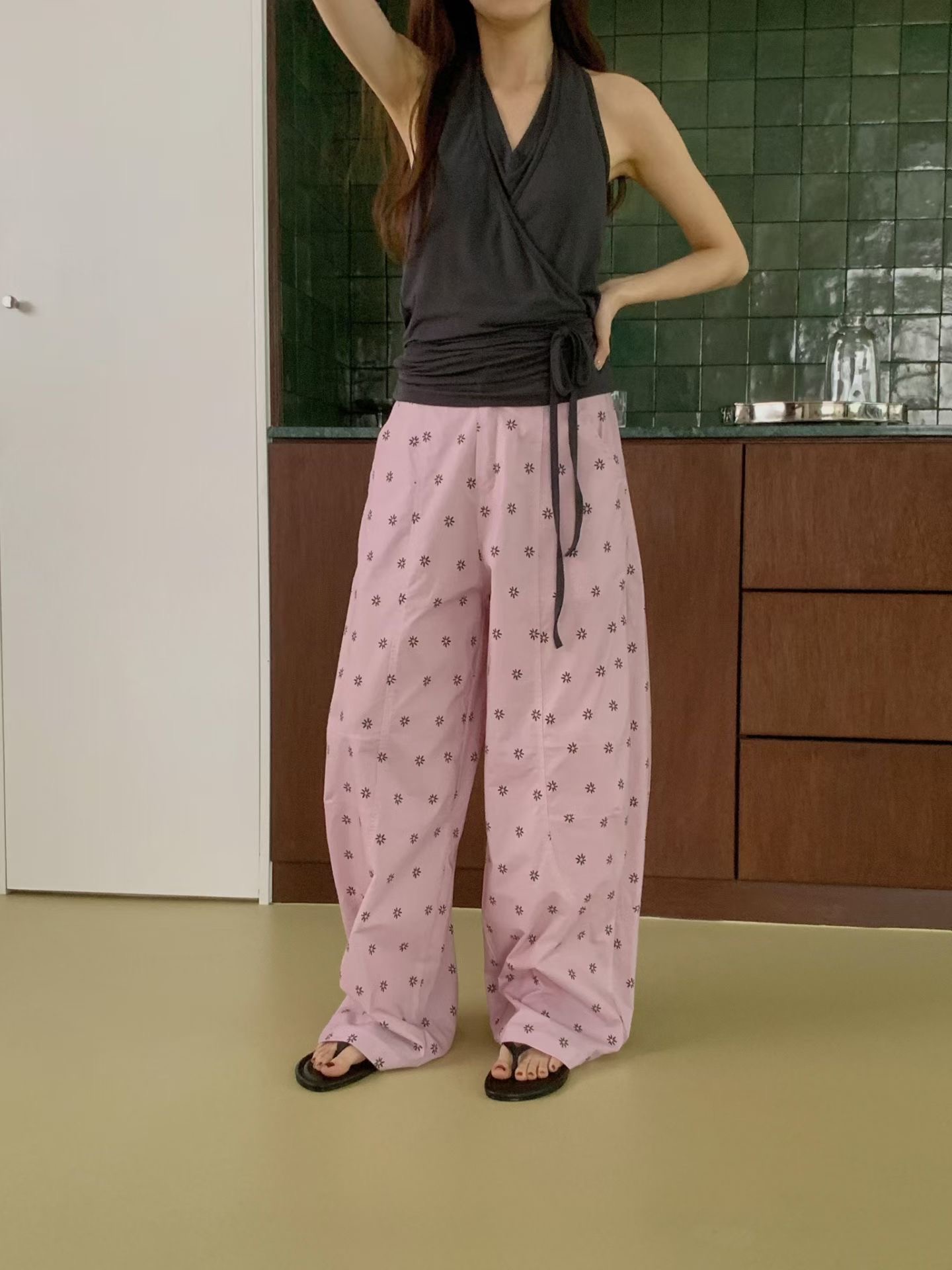 060426/FLORAL PRINT LOOSE FIT TROUSERS 