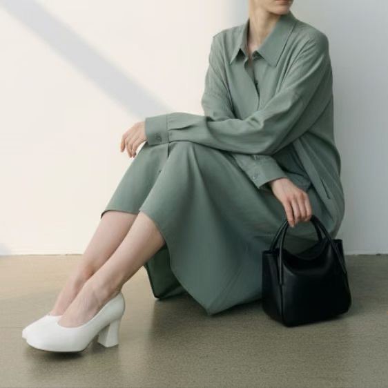 LP07 / CURVED TUBE HANDLE SQUARISH HANDBAG