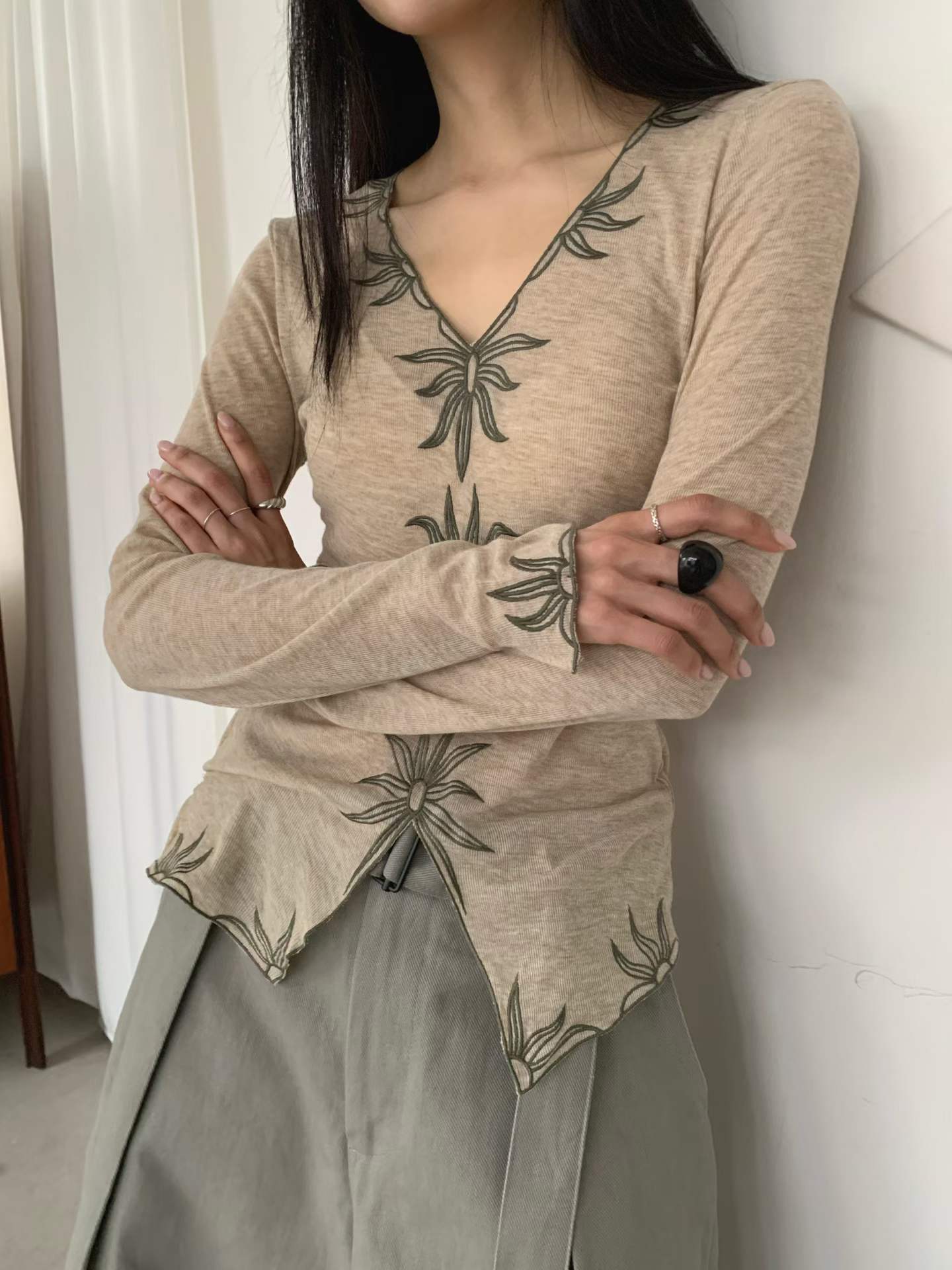 ELISABETH LEAF MOTIF TOP