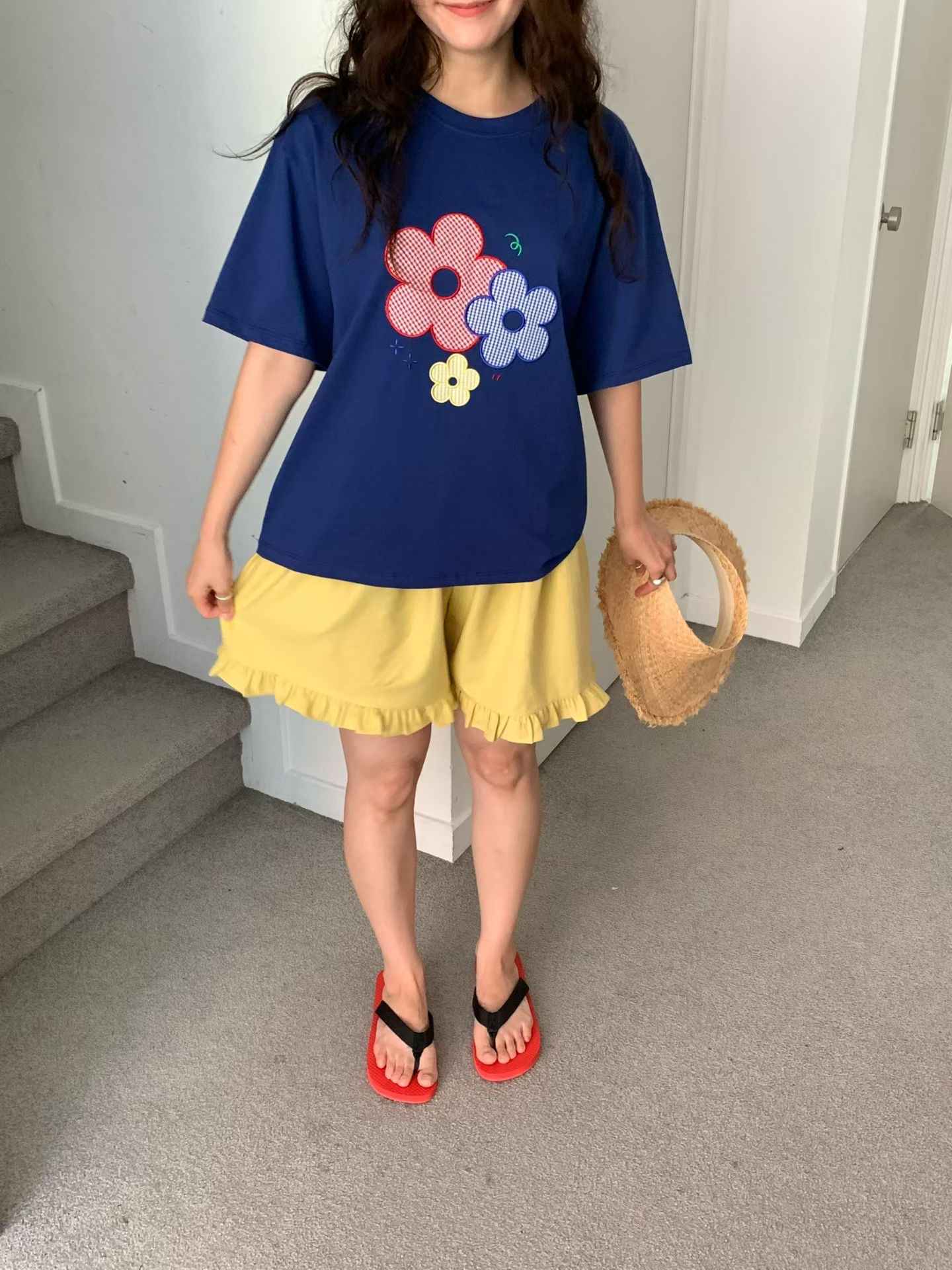 RT17 / EMBROIDERED 3 FLOWERS TEE