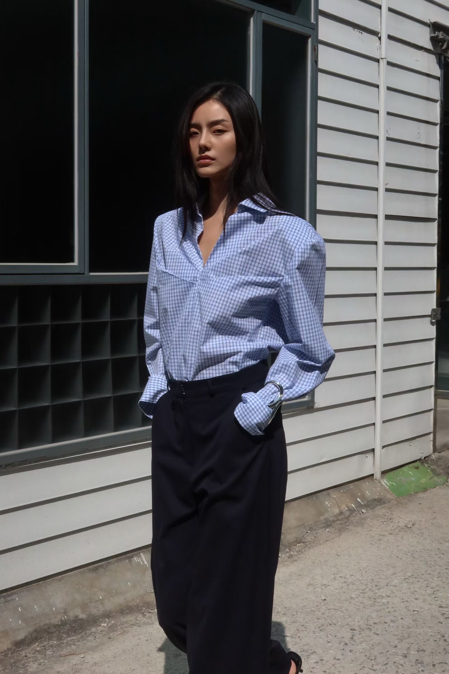 BY04 / V-NECKLINE FRONT RUCHING SHIRT