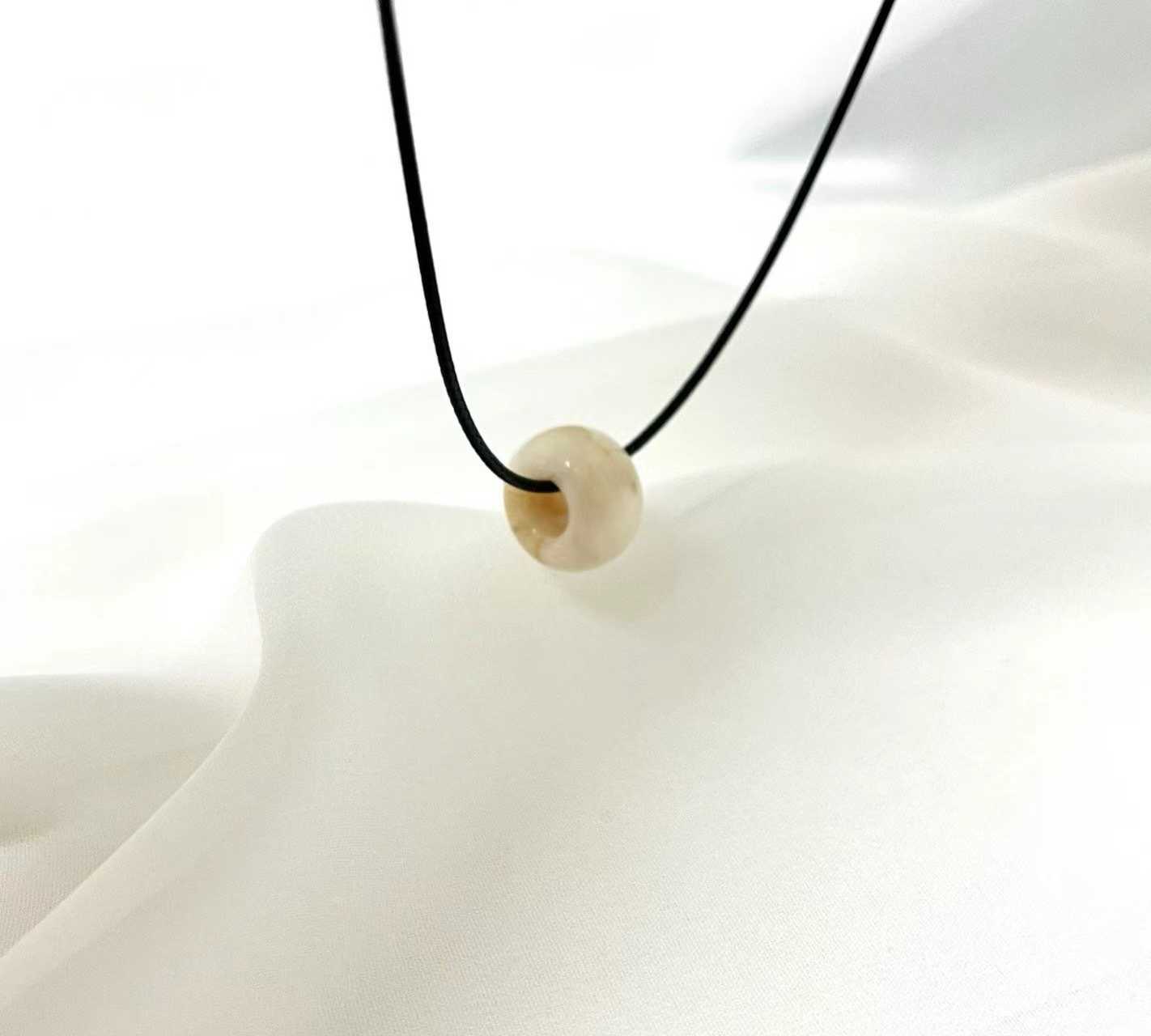 FLOSSY RING PENDANT STRING NECKLACE