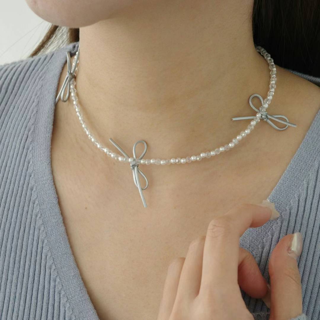 Zinnia segment bows pearl necklace
