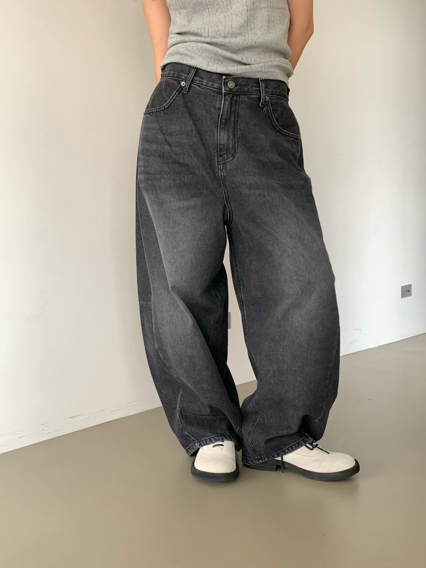 VP22 / BANDED WAIST BARREL CUT JEANS