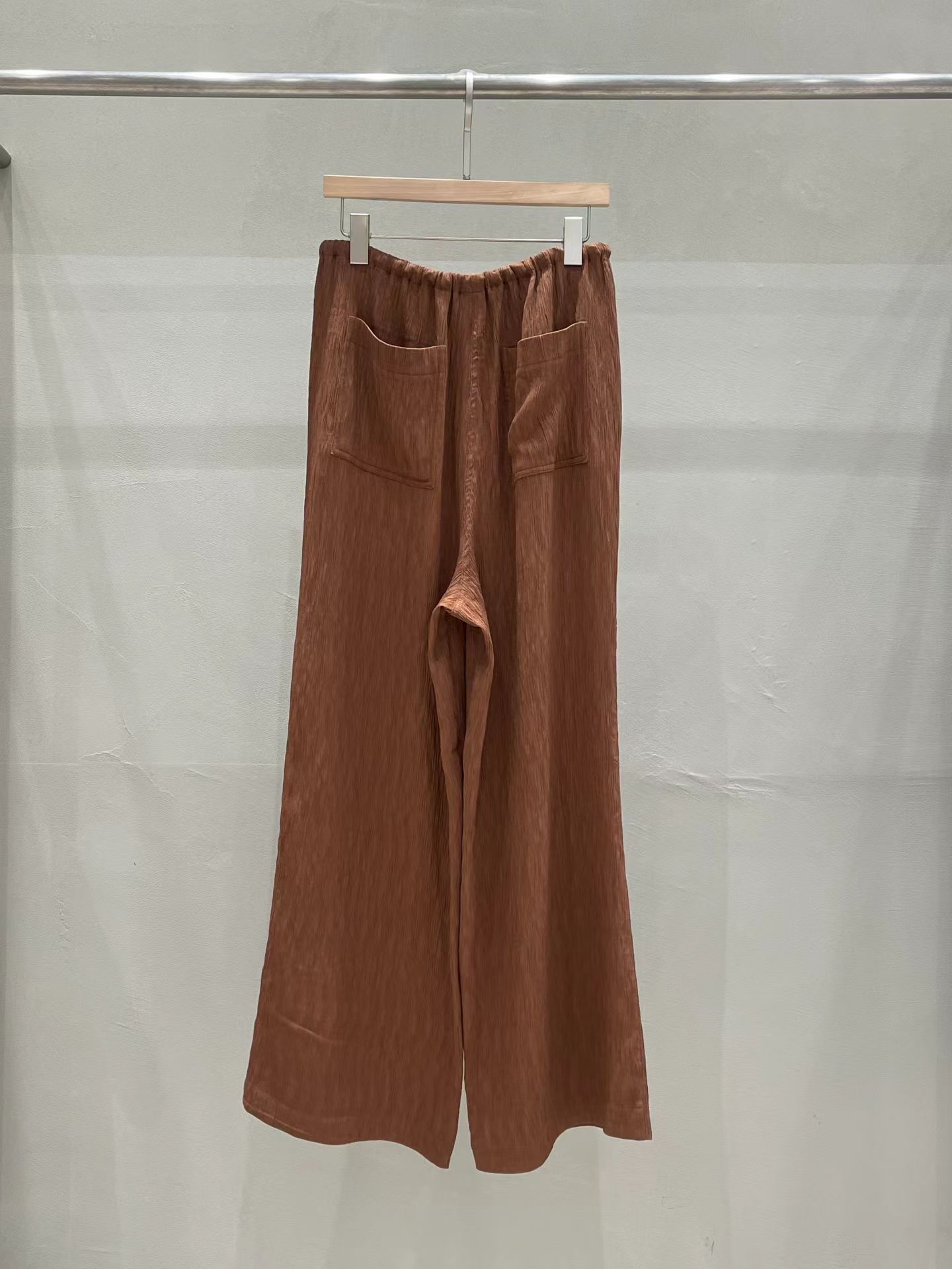 MU26 / TEXTURED DRAWSTRING RELAX TROUSERS