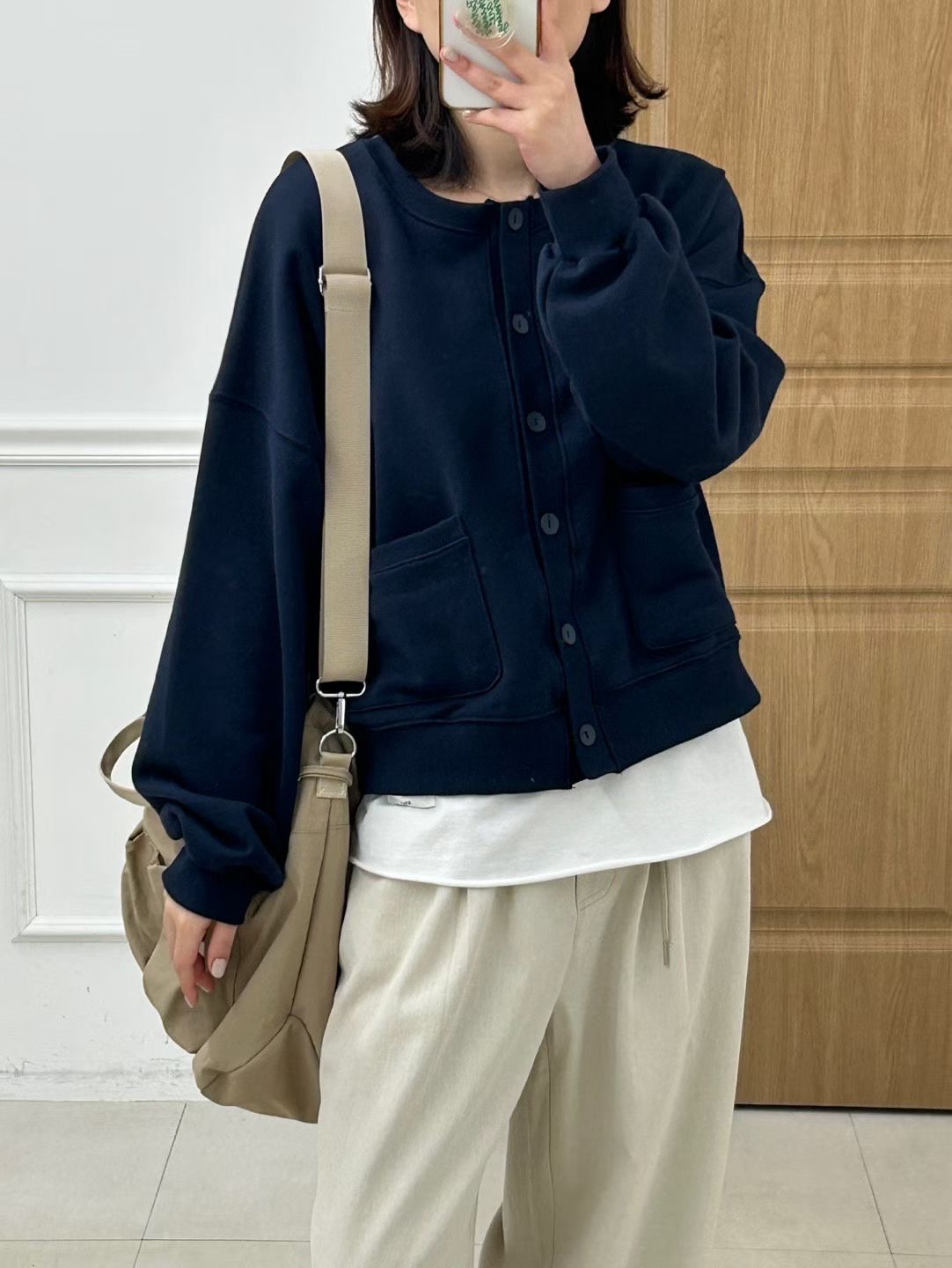 KR08 / ROUND NECK POCKET CARDIGAN