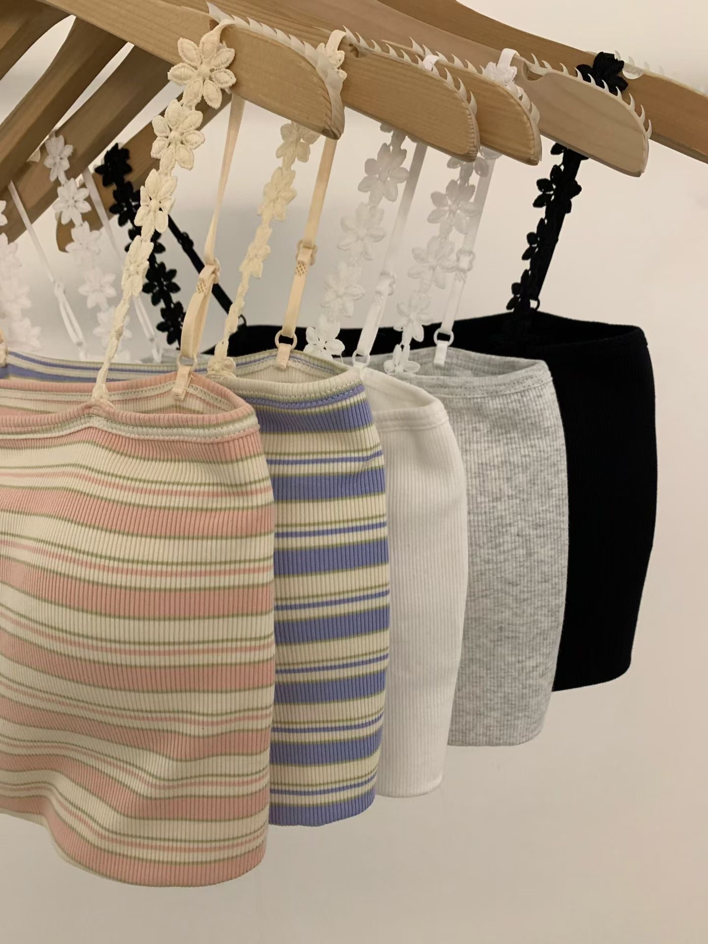 DOMINGA FLOWER APPLIQUE STRAPS BRALETTE