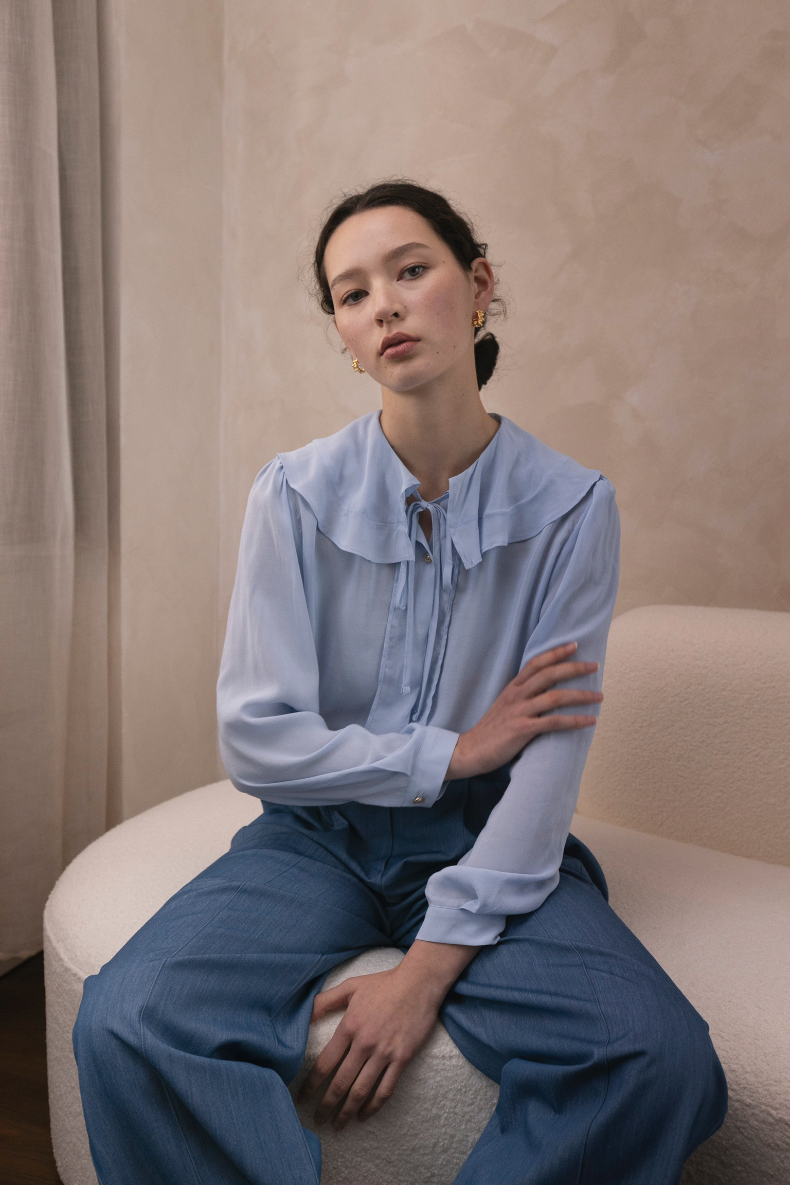 AL10/ RUFFLE COLLAR ROMANTIC BLOUSE