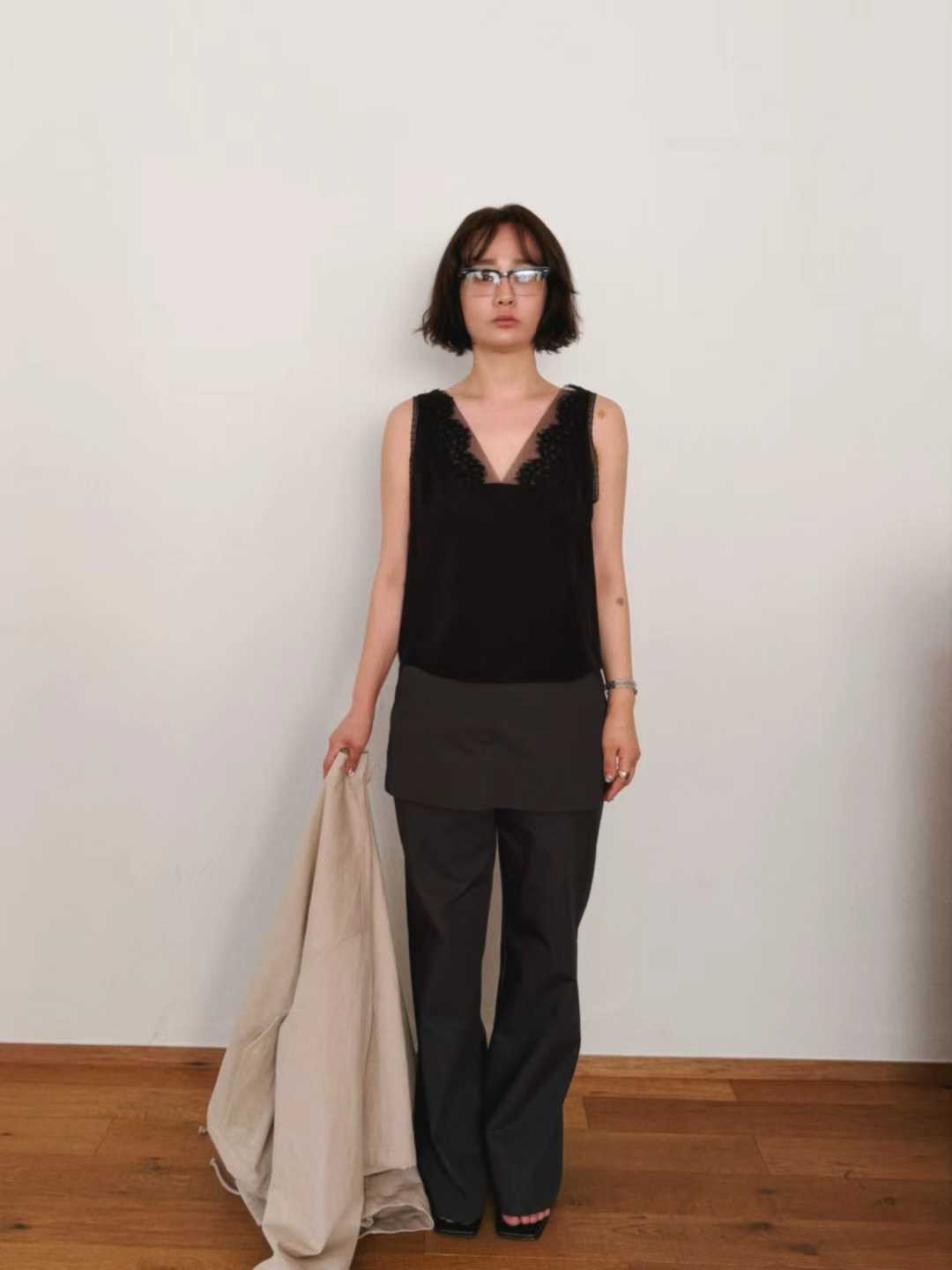 DEJA TWO-WAYS LACE PIPING SLEEVELESS TOP