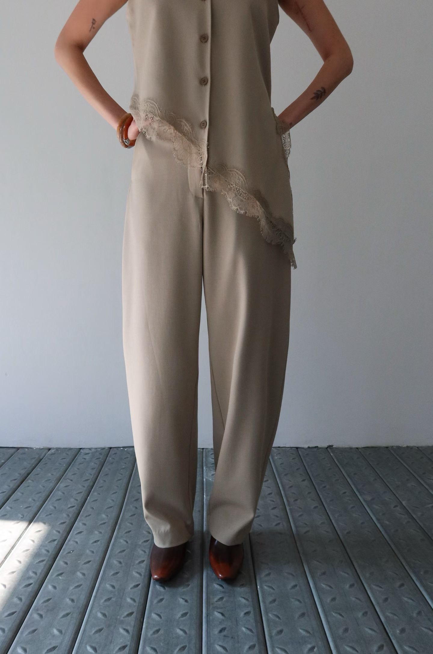 BY02 / POCKET TAPERED DOWN TROUSERS